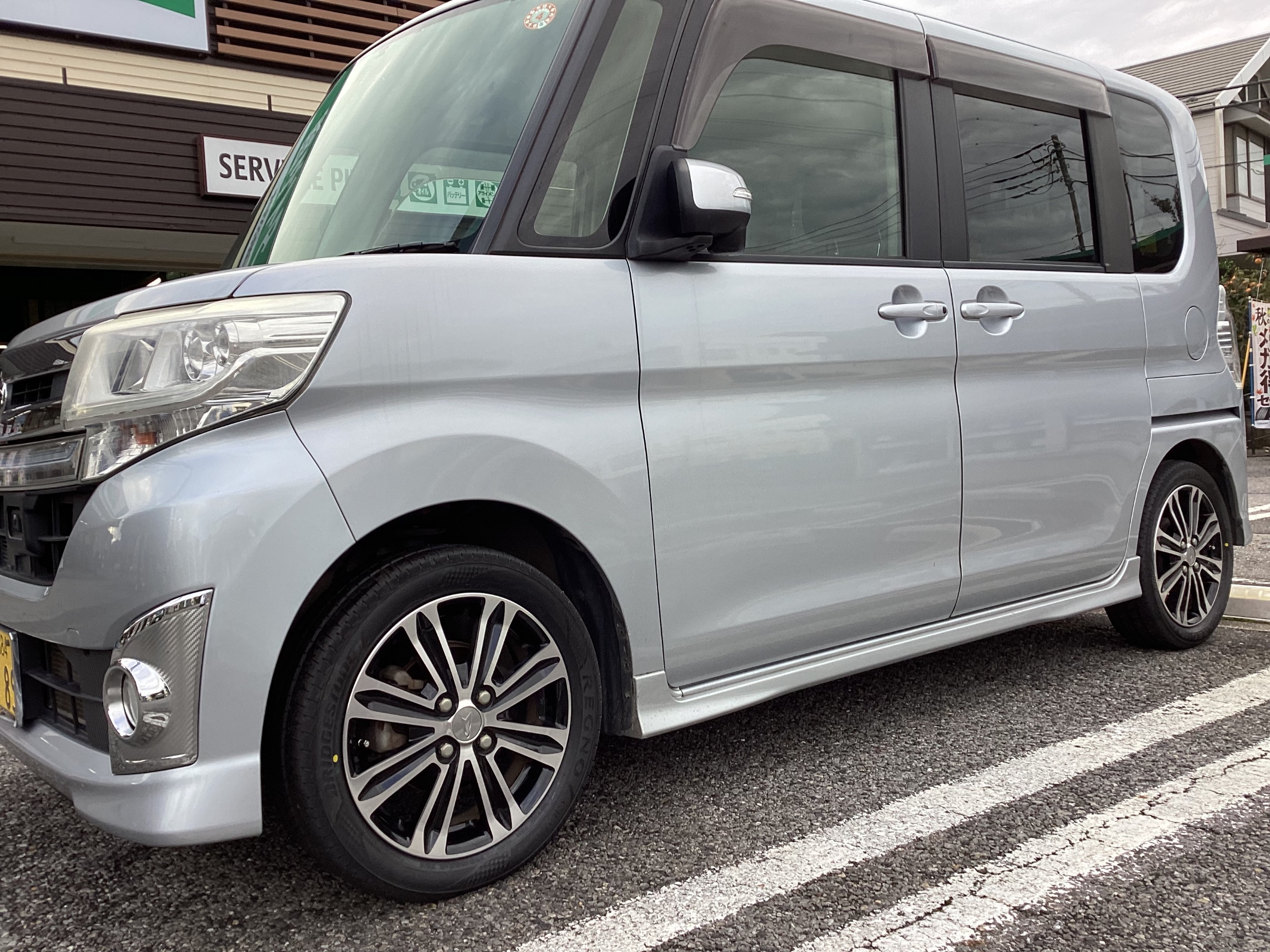 ダイハツ タントカスタム 軽自動車専用タイヤ レグノGRレジェーラ！！ ダイハツ タントカスタム タイヤ タイヤ・ホイール関連 > 窒素ガス充填 サービス事例 タイヤ館 勝田台