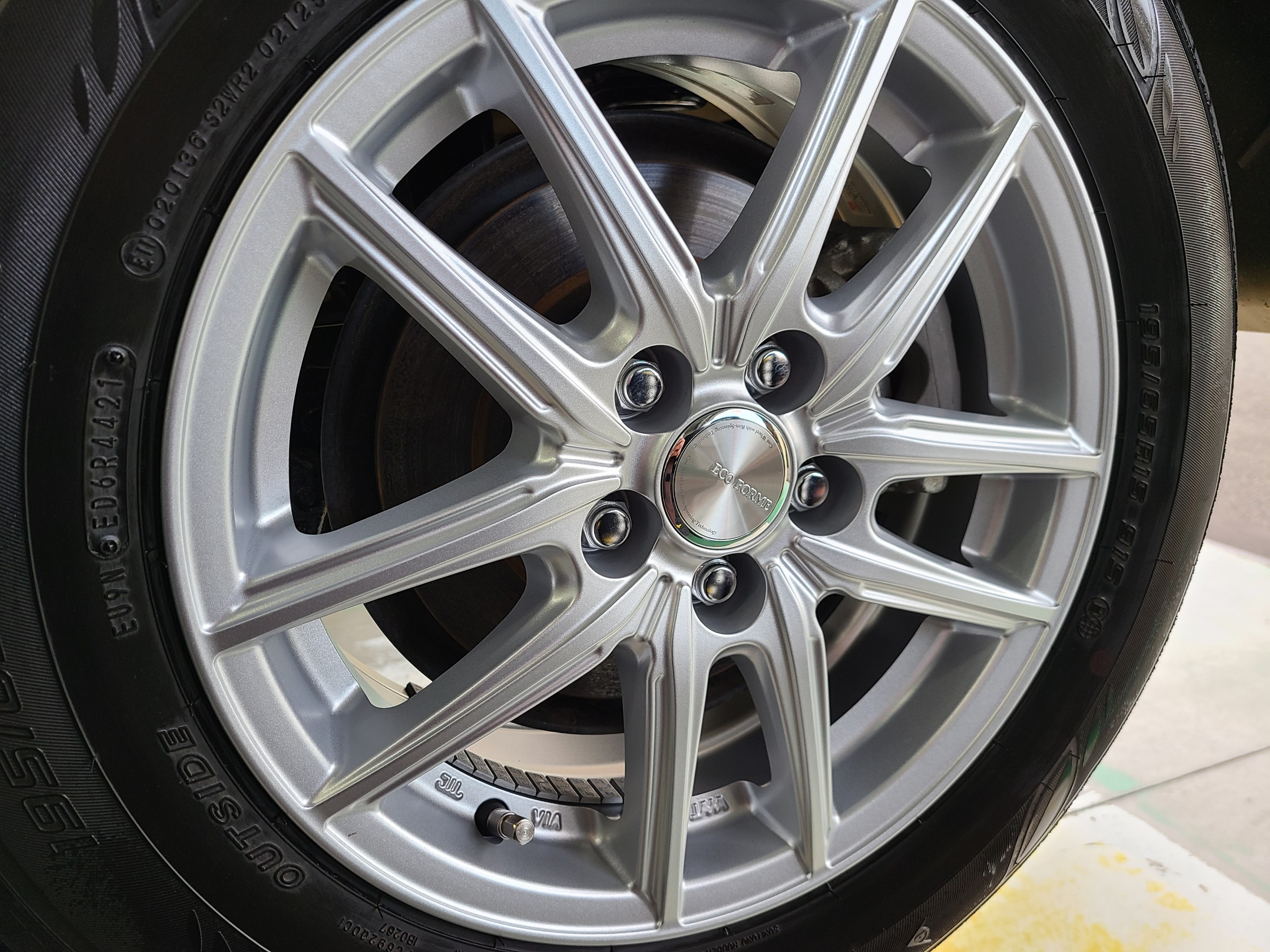 ECO FORME カスタムブラックエディション プリウス 195/65R15 プリウス