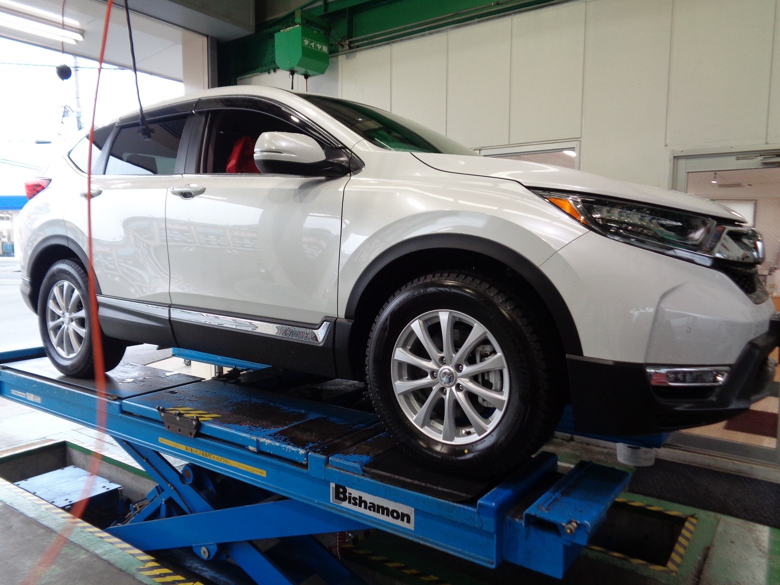 RT6型CRVスタッドレスタイヤの装着 ホンダ CRV タイヤ サービス事例 タイヤ館 加古川中央 兵庫県のタイヤ、カー