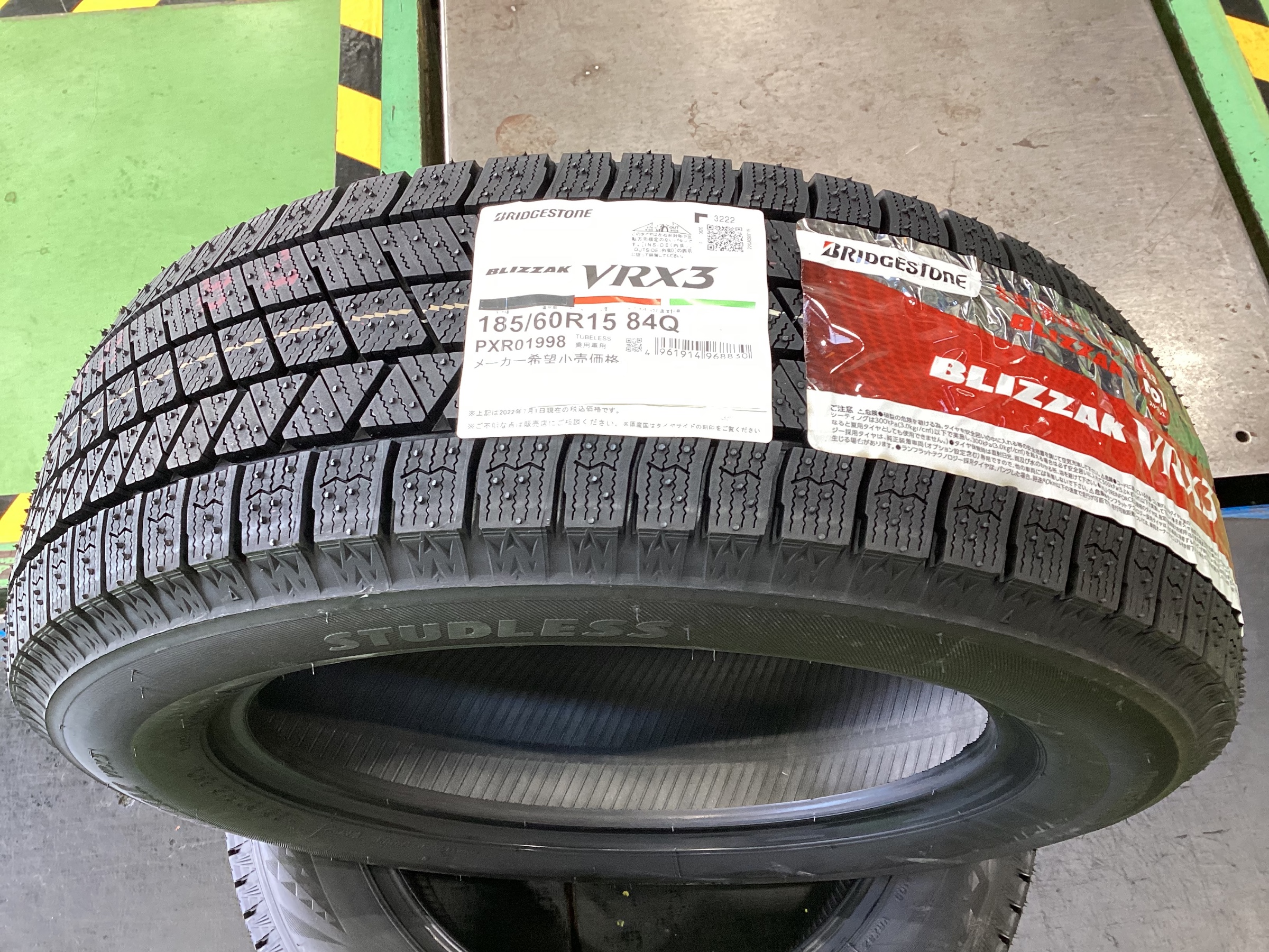 BRIDGESTONE 225/55R17 BLIZZAK VRX2 おぞましい YW481