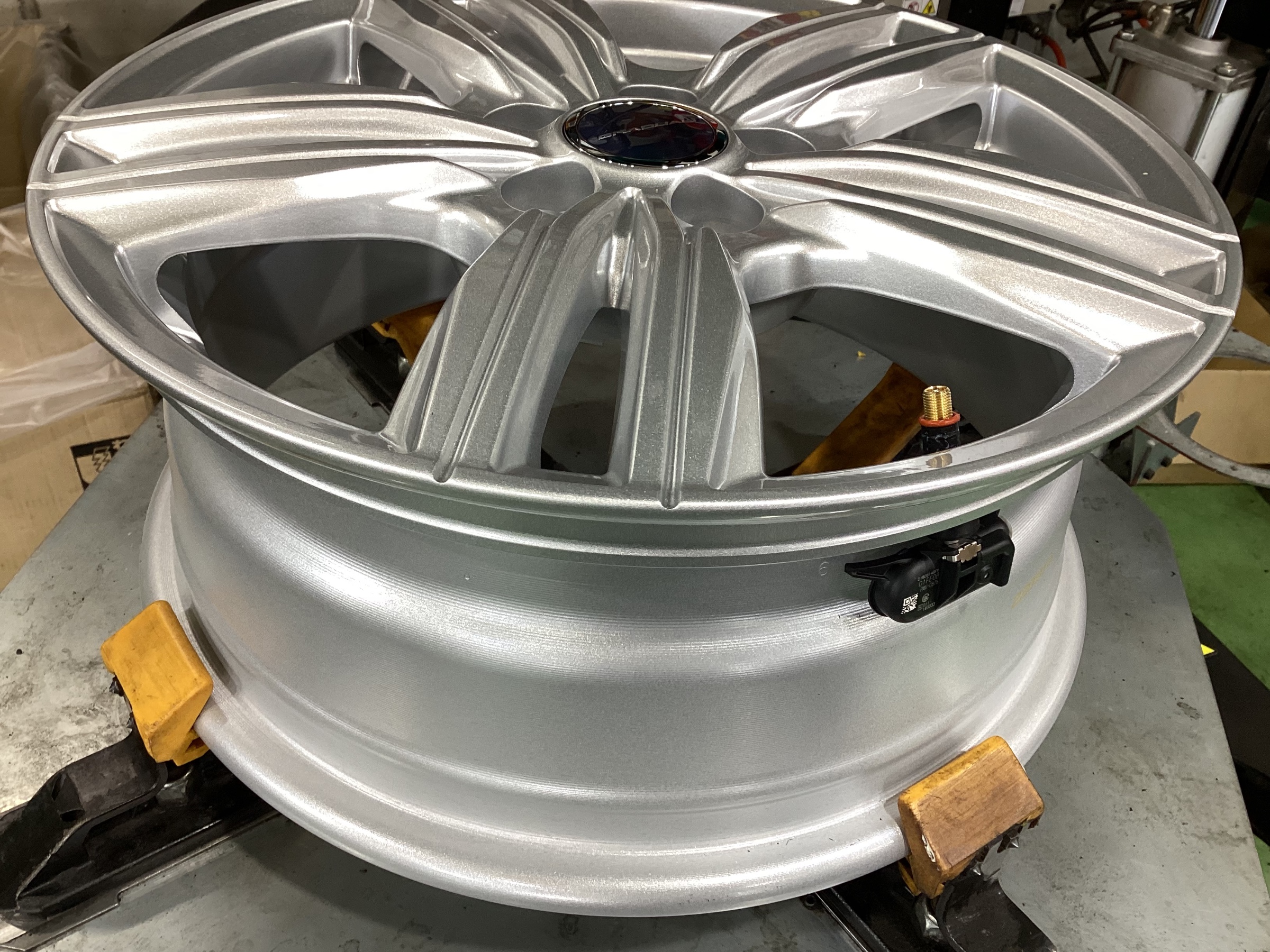 BLIZZAK VRX3+GRADUAL DS25W+TPMSセットご注文いただきました