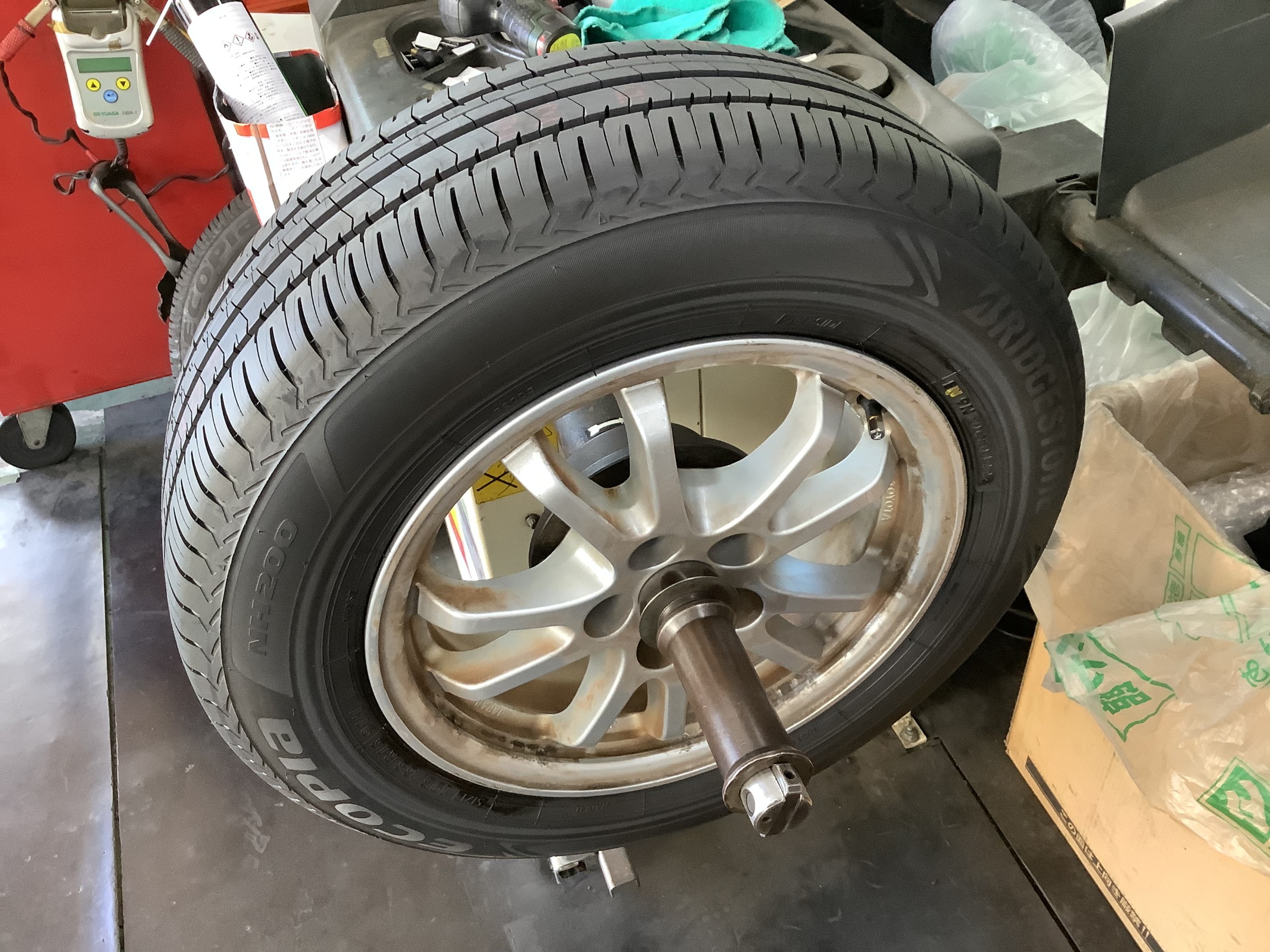 トヨタ　プリウス　タイヤ交換　ブリヂストン　エコピアNH200