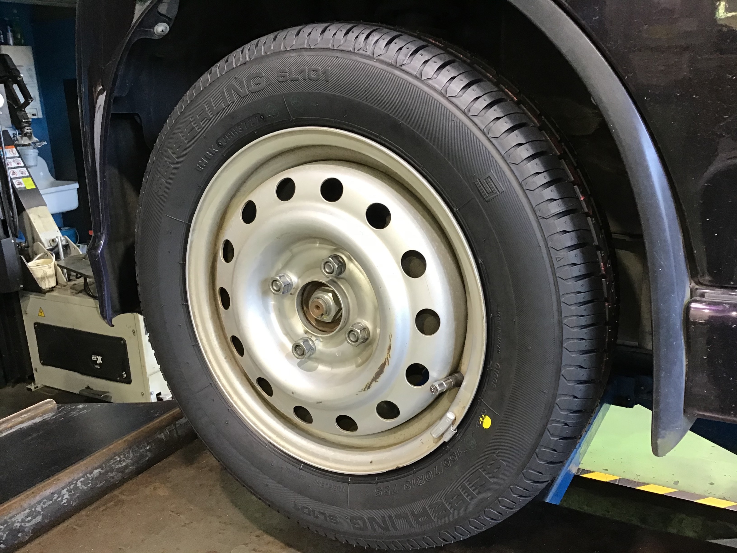 タイヤ交換】ホンダ：バモス まずは安全第一ですよね | ホンダ バモス