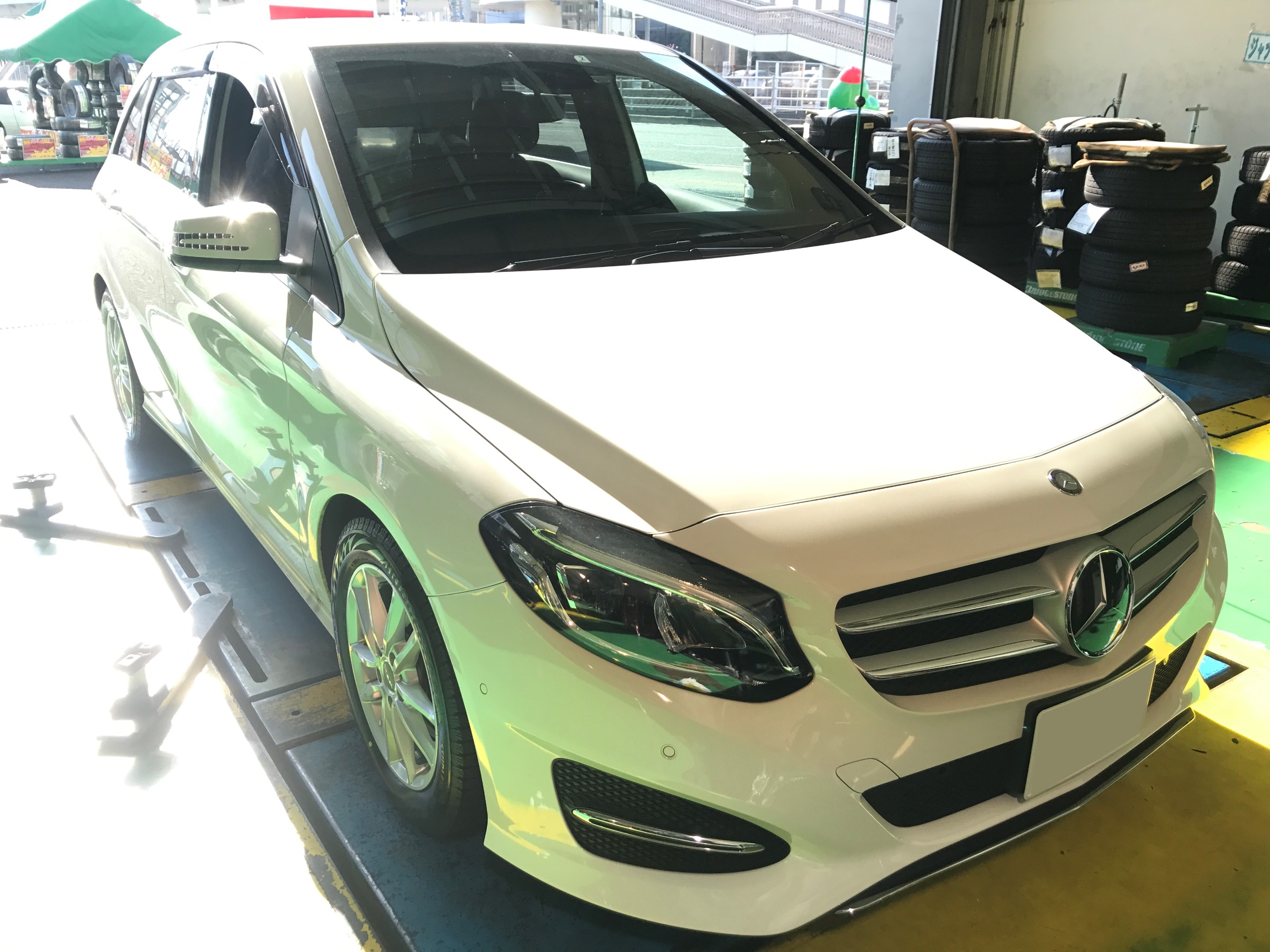 総決算SALE!! 2日目!! メルセデスベンツ B180 スタッドレス