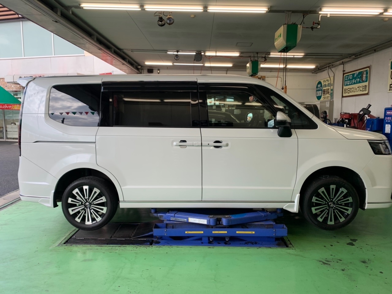 ステップワゴンホイールセット　引き取り限定 無限 無限 ステップワゴン（RP6/7/8）用 MDW 18インチ