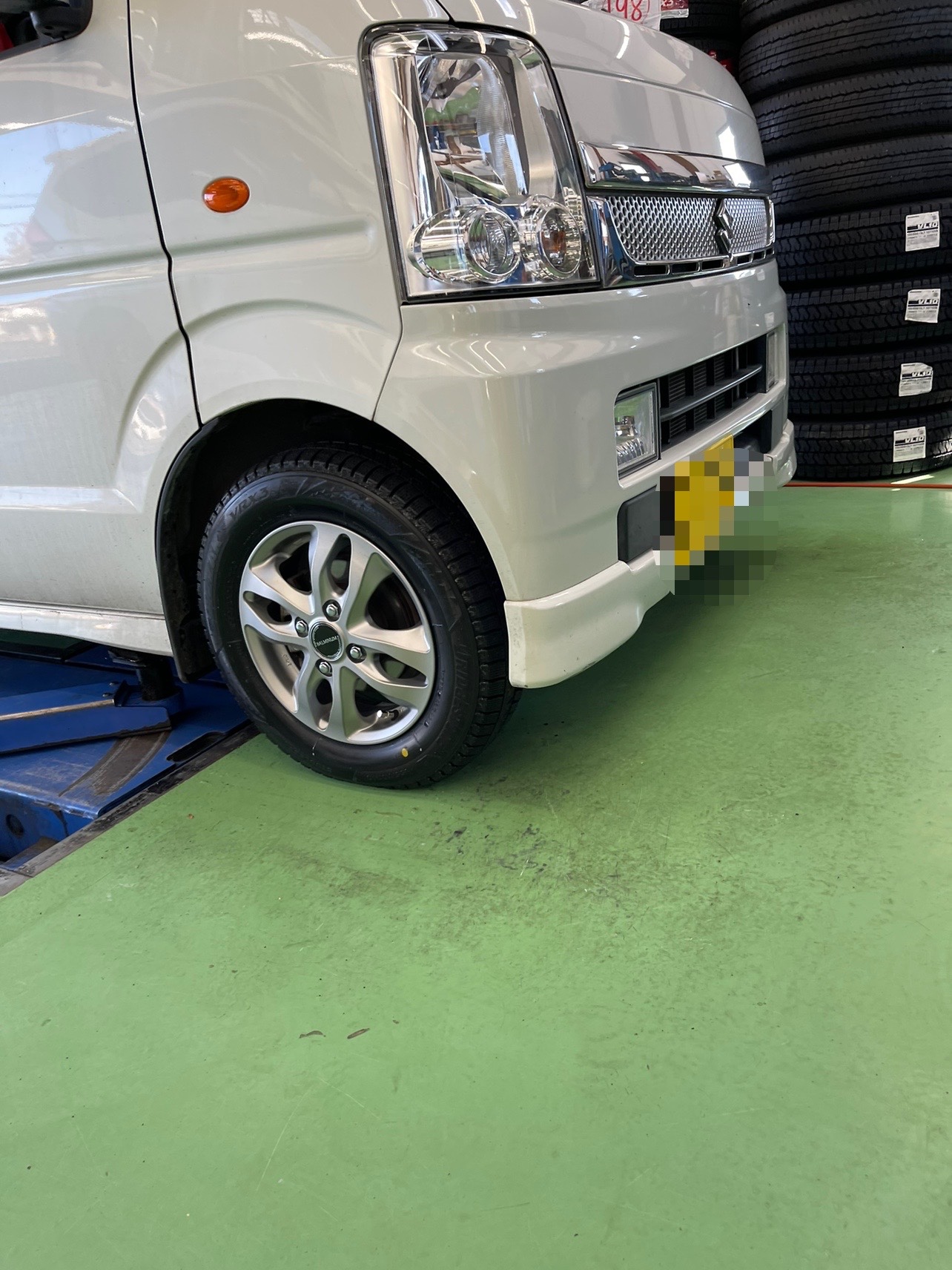 DA17W エブリイワゴンに使用　スタッドレスタイヤ スズキ エブリイワゴン DA17W】スタッドレス、ホイール取り付けです