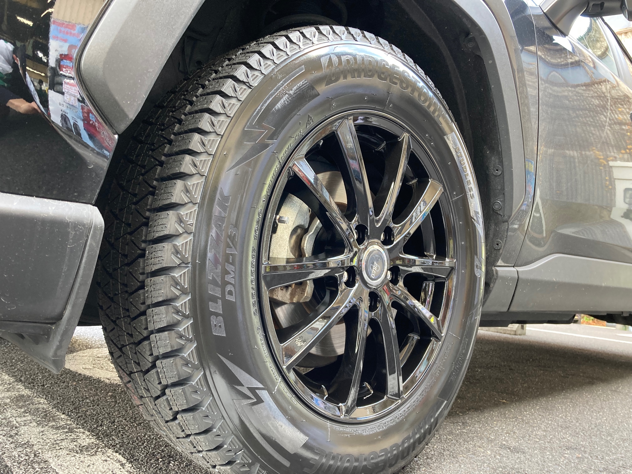 RAV4 スタッドレスタイヤセット装着 | 店舗おススメ情報 | タイヤ館
