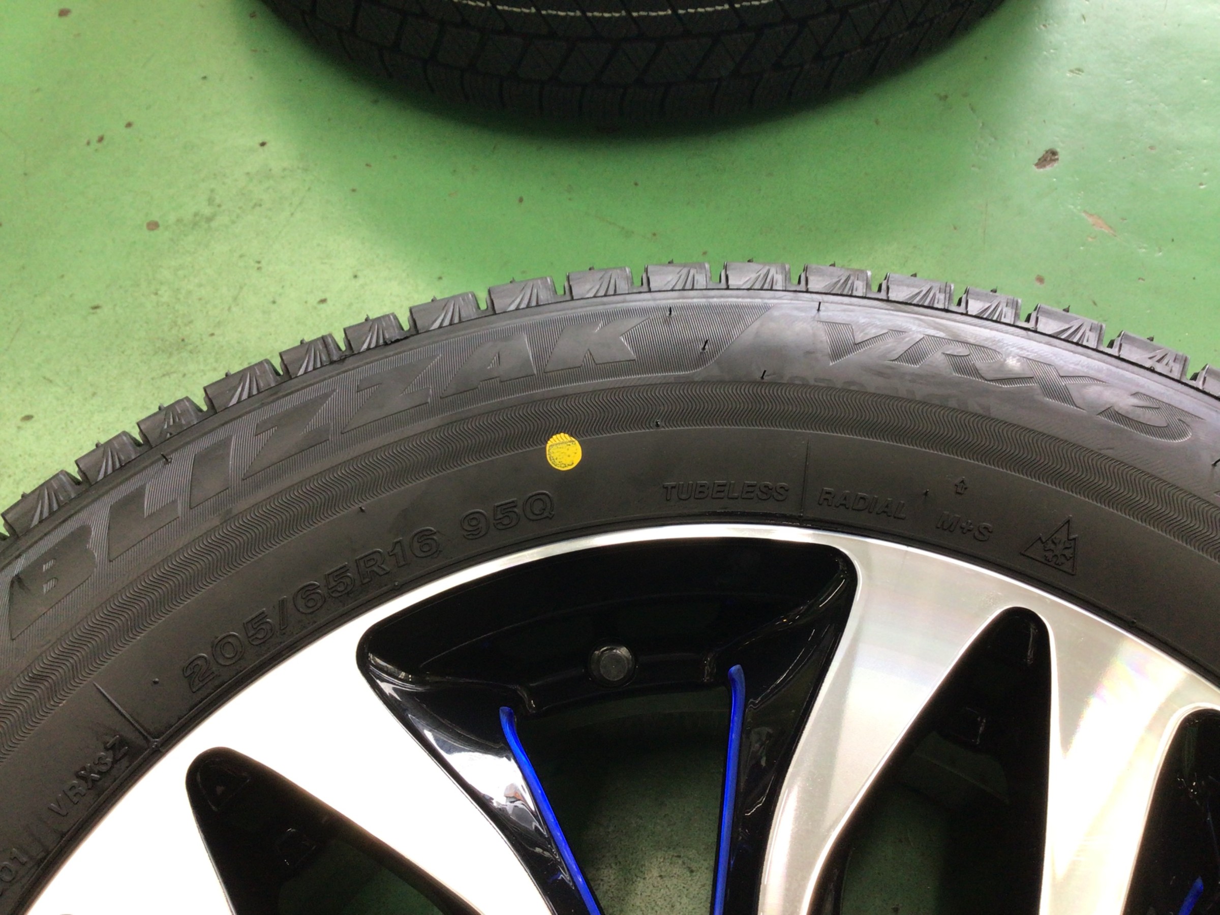 トヨタ ヤリスクロス スタッドレスタイヤホイールセット取り付け