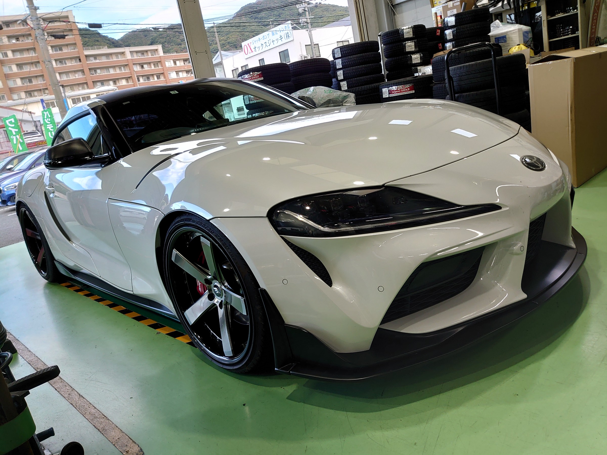 A91 GR Supra のフェンダーを ARTISAN SPIRITS BLACK LABEL Step-2 の