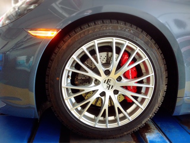 ポルシェ専用ハブ　マックレネン＆ブリザックＶＲＸ