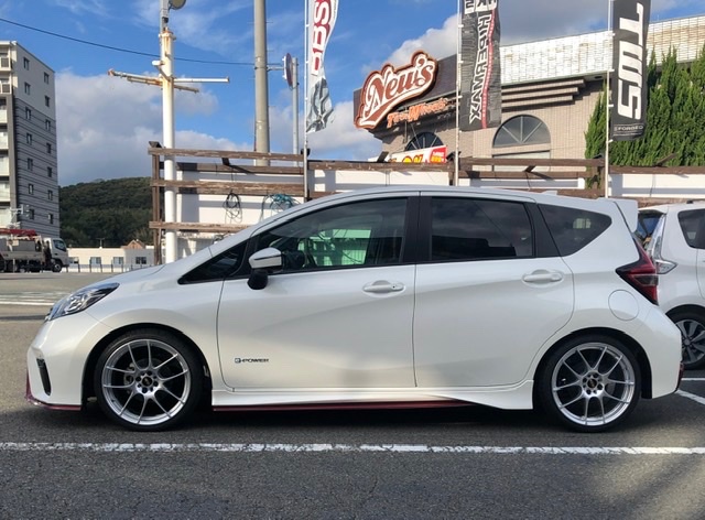 日産 E12 ノート Eパワー NISMO S に、TEINフレックスZ 車高調