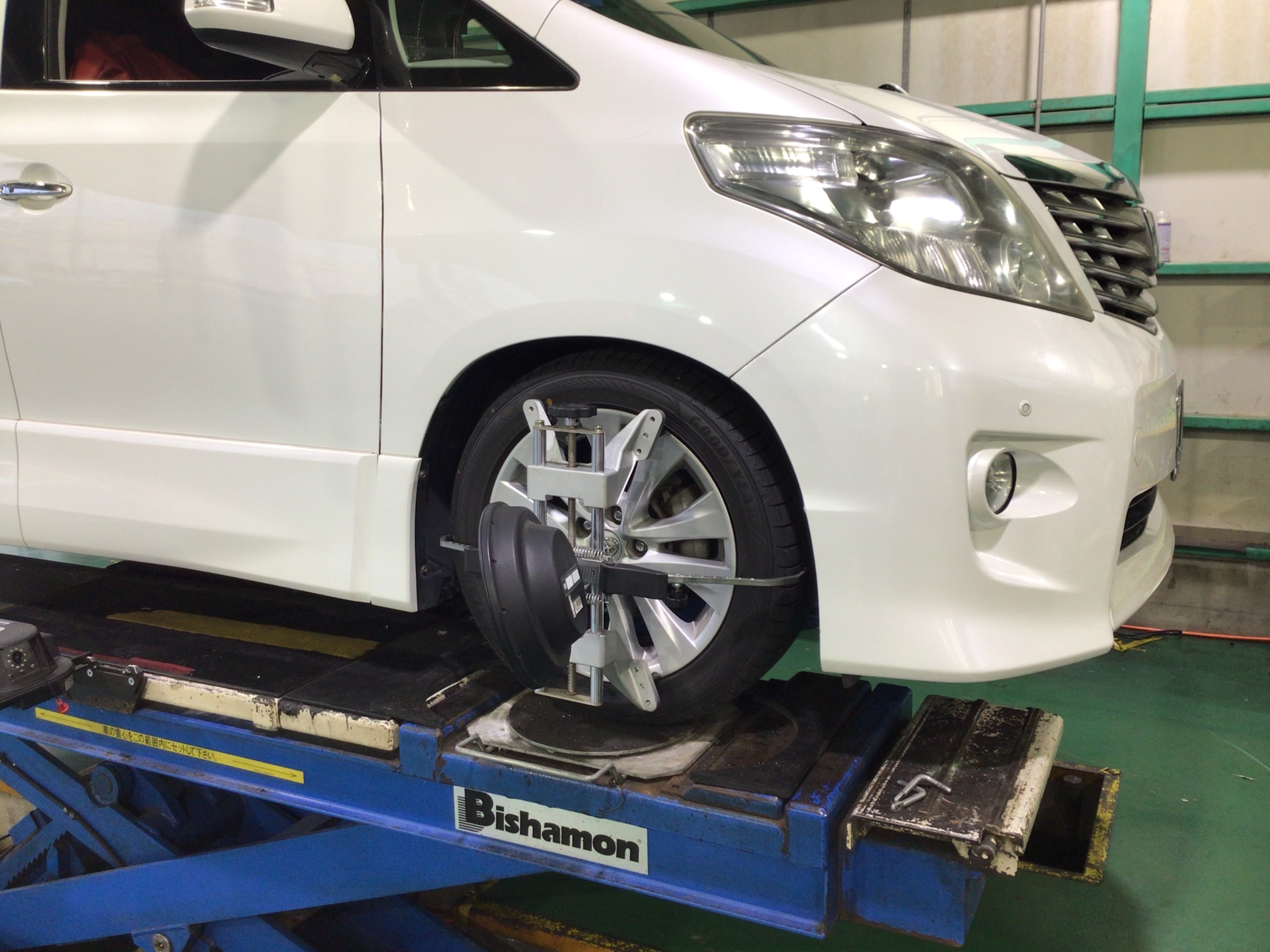 アルファード テイン車高調取り付け アライメント作業 トヨタ アルファード その他 パーツ取付 足回り関係取付 サービス事例 タイヤ館 津 愛知県 三重県のタイヤ カー用品ショップ タイヤからはじまる トータルカーメンテナンス タイヤ館グループ