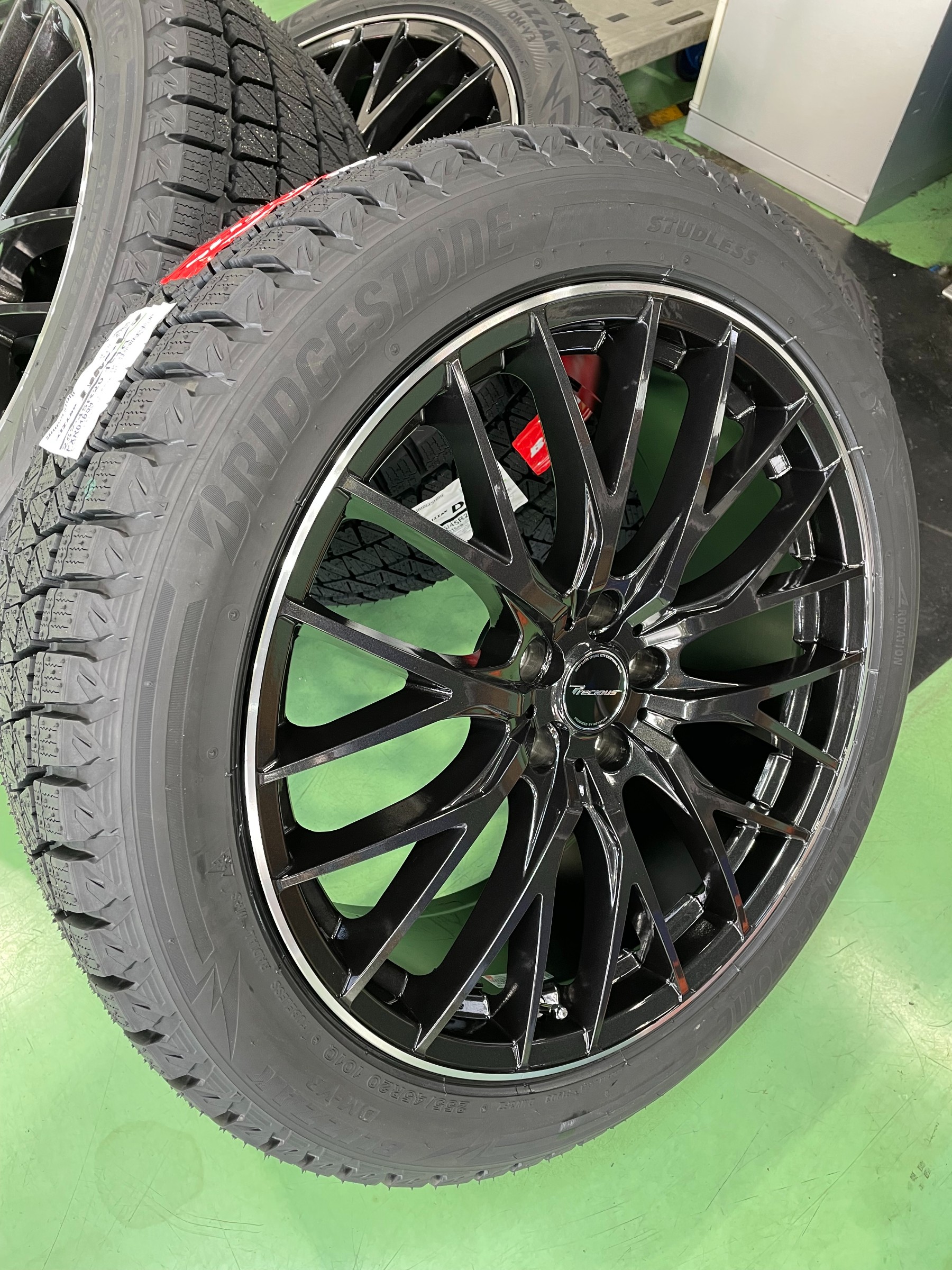SALE／101%OFF】 アウトランダーPHEV新車外し 255 45R20 ブリヂストン
