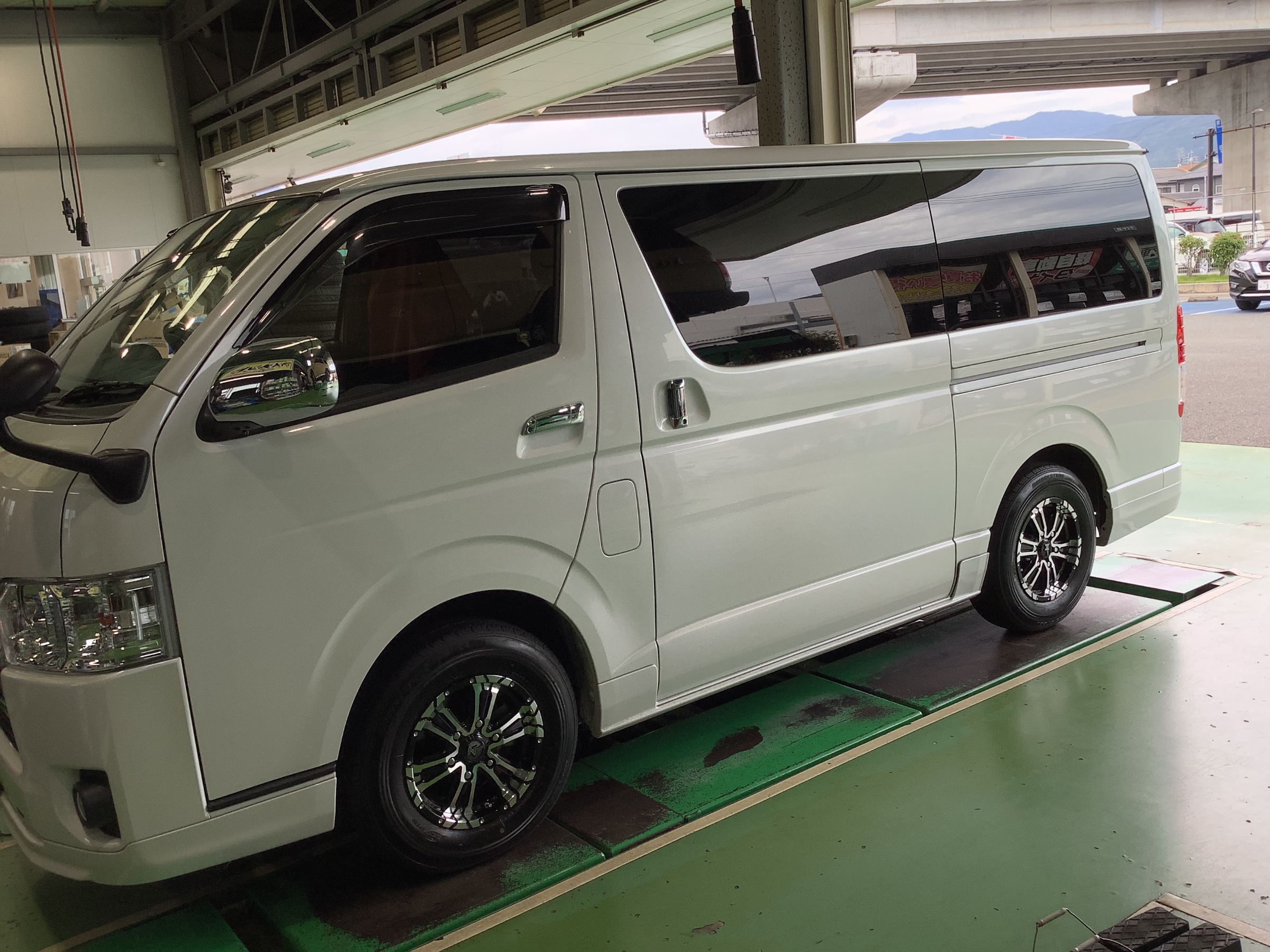 ホイール交換 ハイエース QDF-GDH201V | 店舗おススメ情報