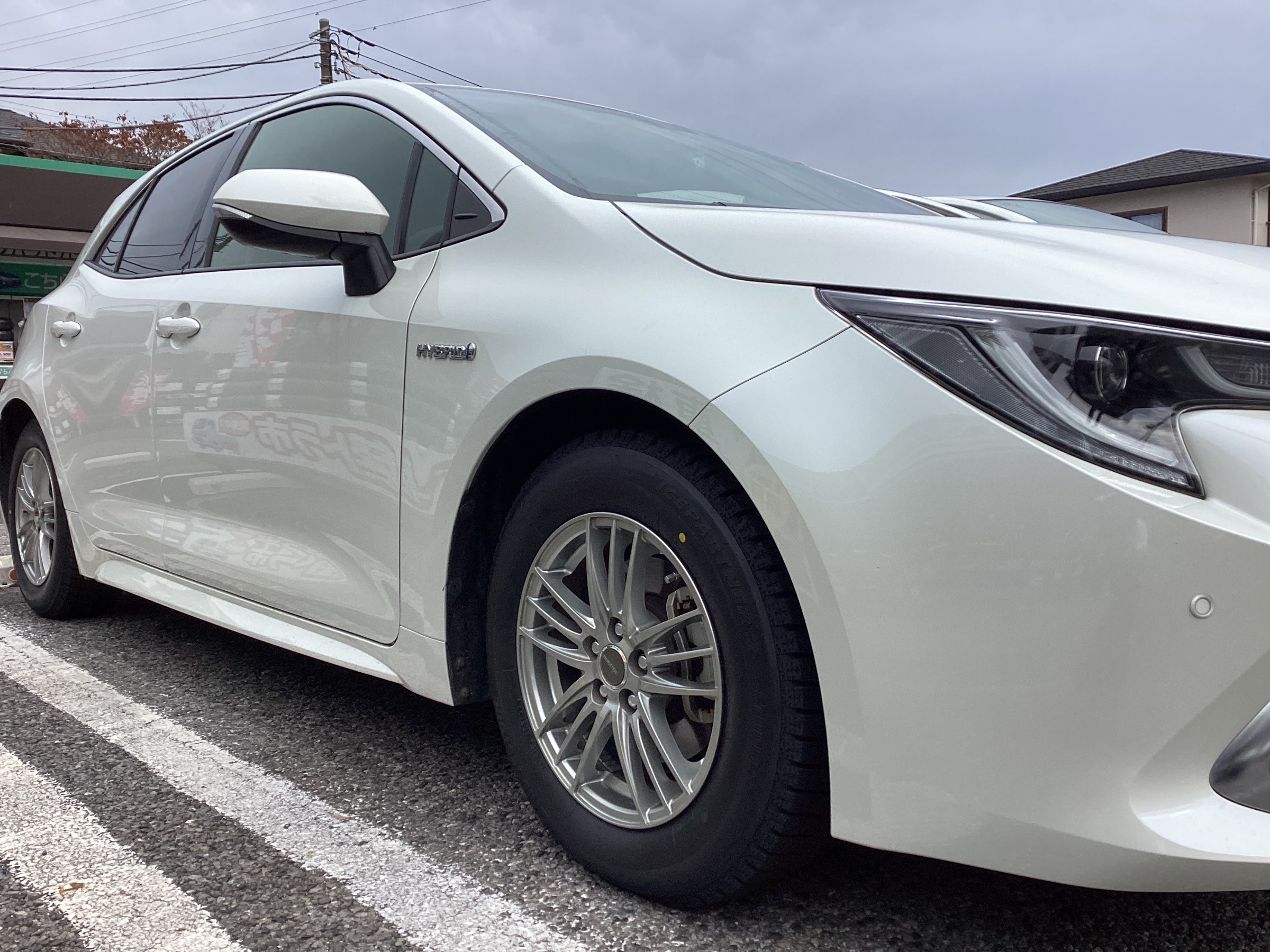 トヨタ カローラスポーツ スタッドレスタイヤ アイスパートナー2 トヨタ カローラスポーツ タイヤ タイヤ・ホイール関連 > 窒素ガス充填