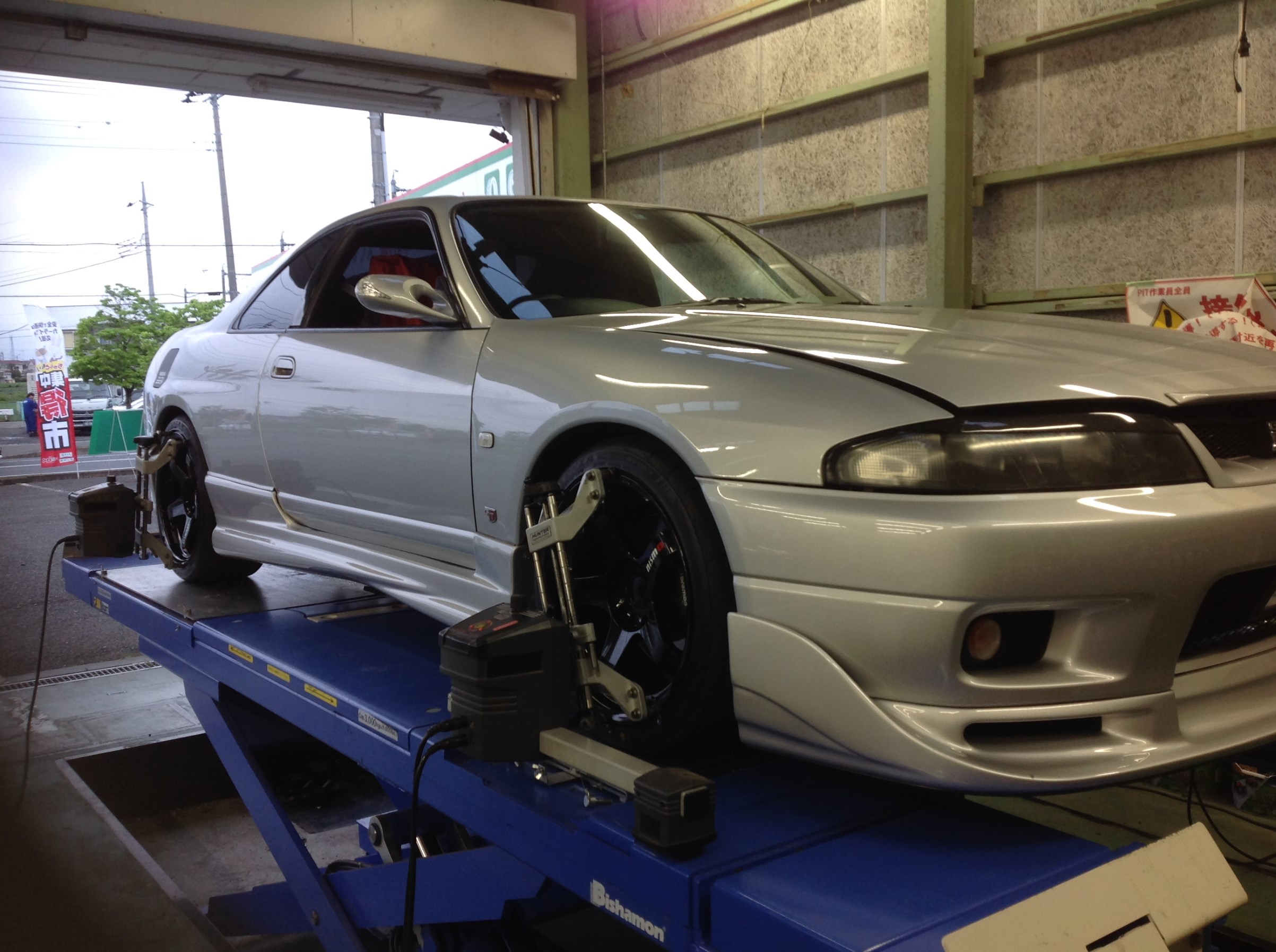 日産の名車 スカイライン Gt R アライメント調整です 日産 スカイラインgt R タイヤ ホイール関連 4輪トータルアライメント調整 総和店こだわり作業 タイヤ館 総和 茨城県のタイヤ カー用品ショップ タイヤからはじまる トータルカーメンテナンス