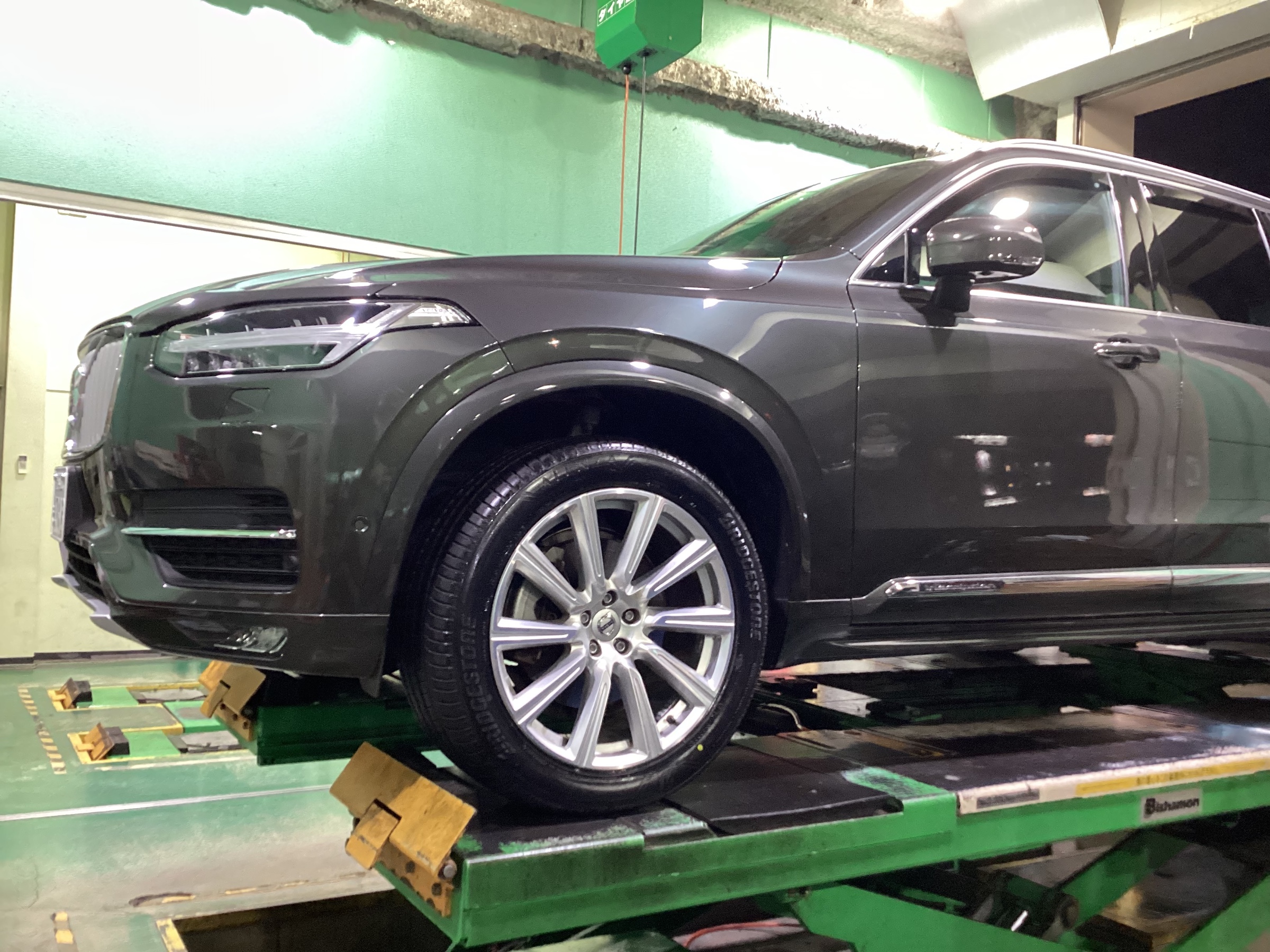 VOLVO】XC90 タイヤ交換 | ボルボ XC90 タイヤ | サービス事例