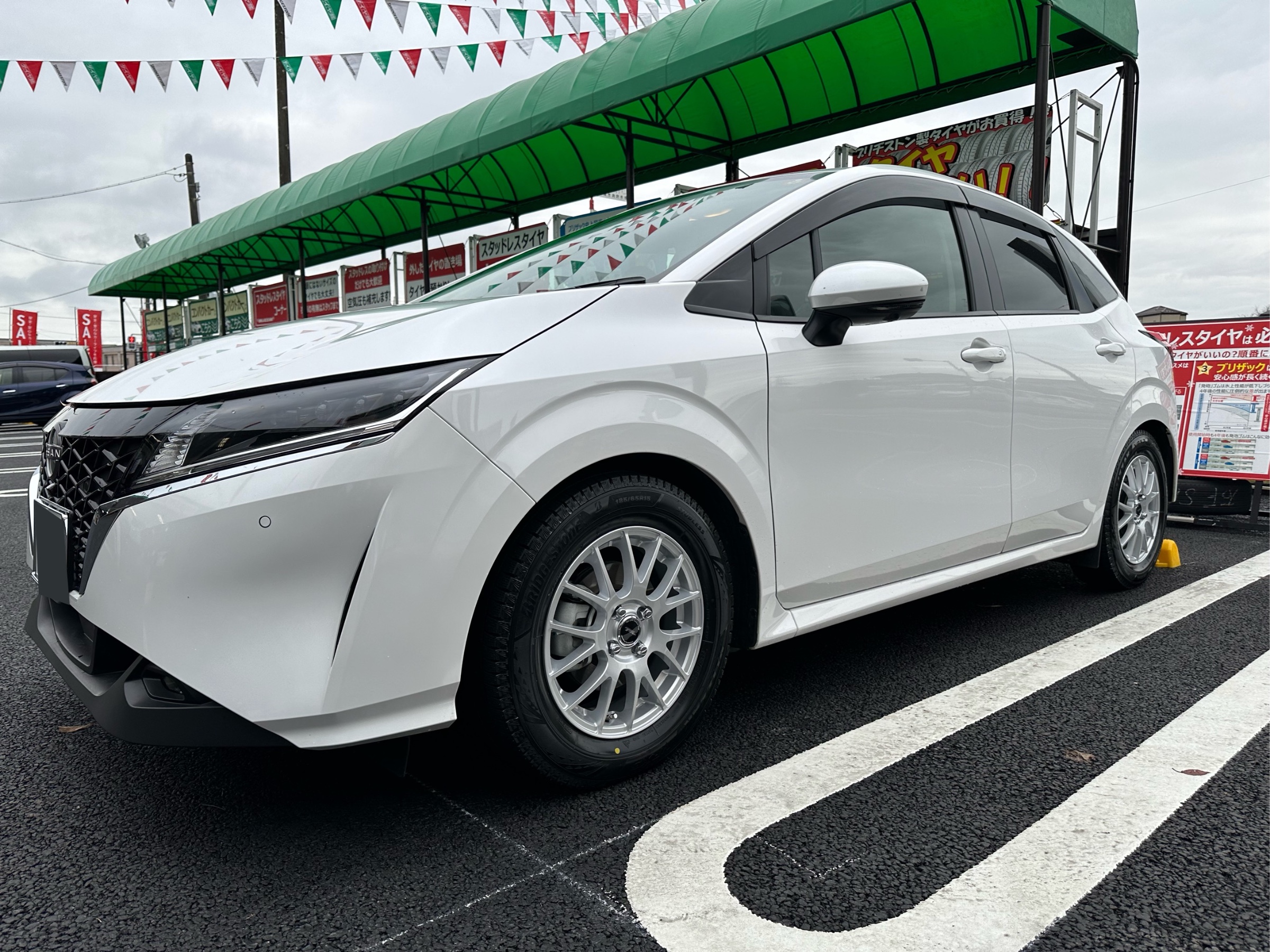 【日産・NOTE e-POWER・E13】スタッドレスタイヤ交換の紹介