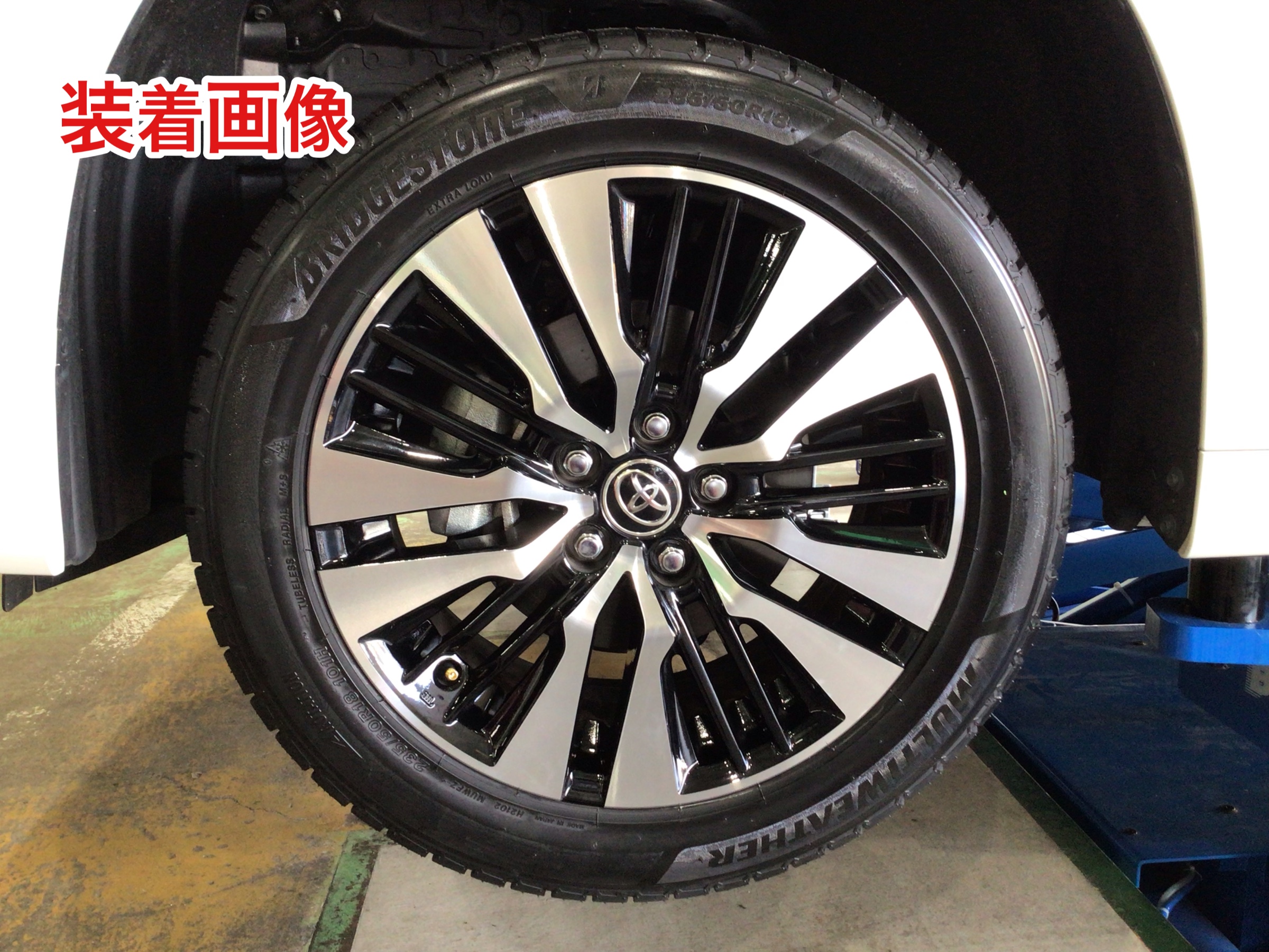 トヨタ アルファードのオールシーズンタイヤ取付 | トヨタ