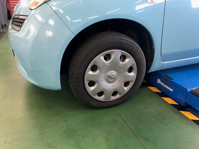 マーチ エコフォルム交換 センターキャップ交換 サービス事例 タイヤ館 多摩境 タイヤからはじまる トータルカーメンテナンス タイヤ館グループ