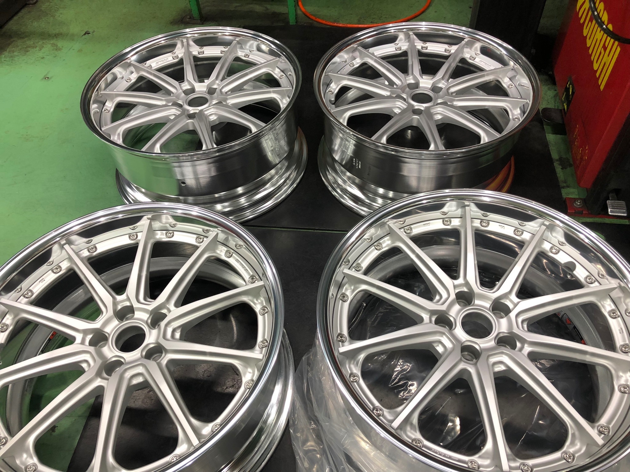Audi Q8に WORK GNOSIS AE201 20インチマットシルバーカラー