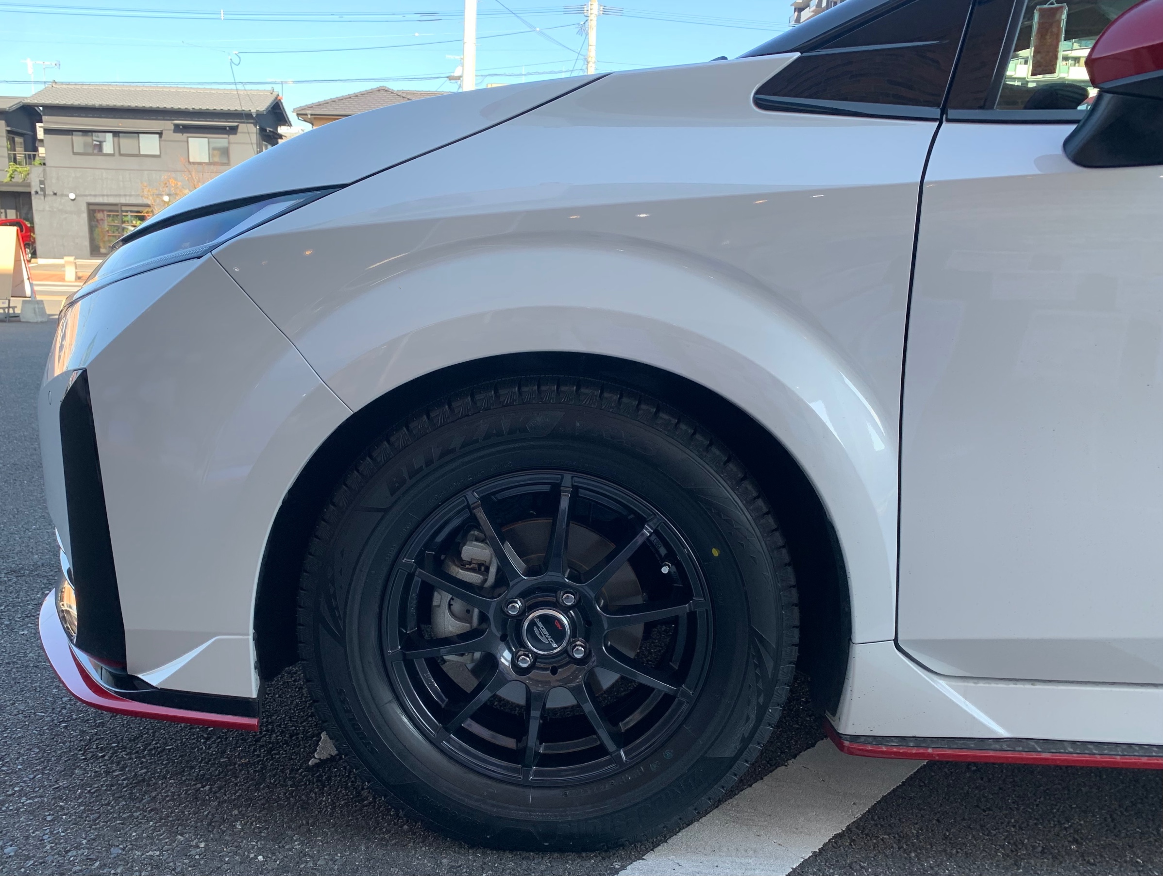 日産 オーラニスモ】スタッドレスタイヤホイール取付 | 店舗おススメ