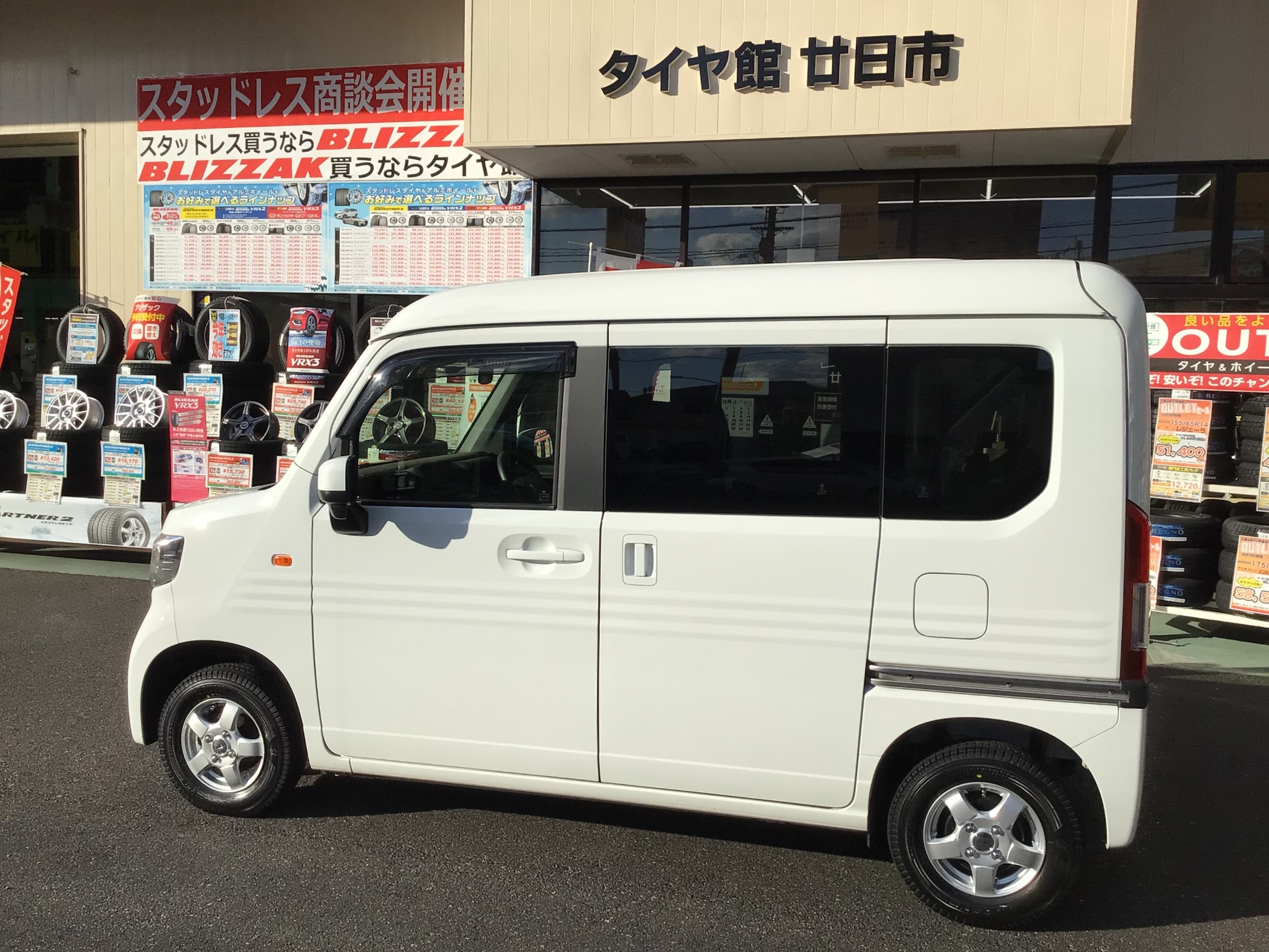 N-VANスタッドレスホイールセット取り付けタイヤ館