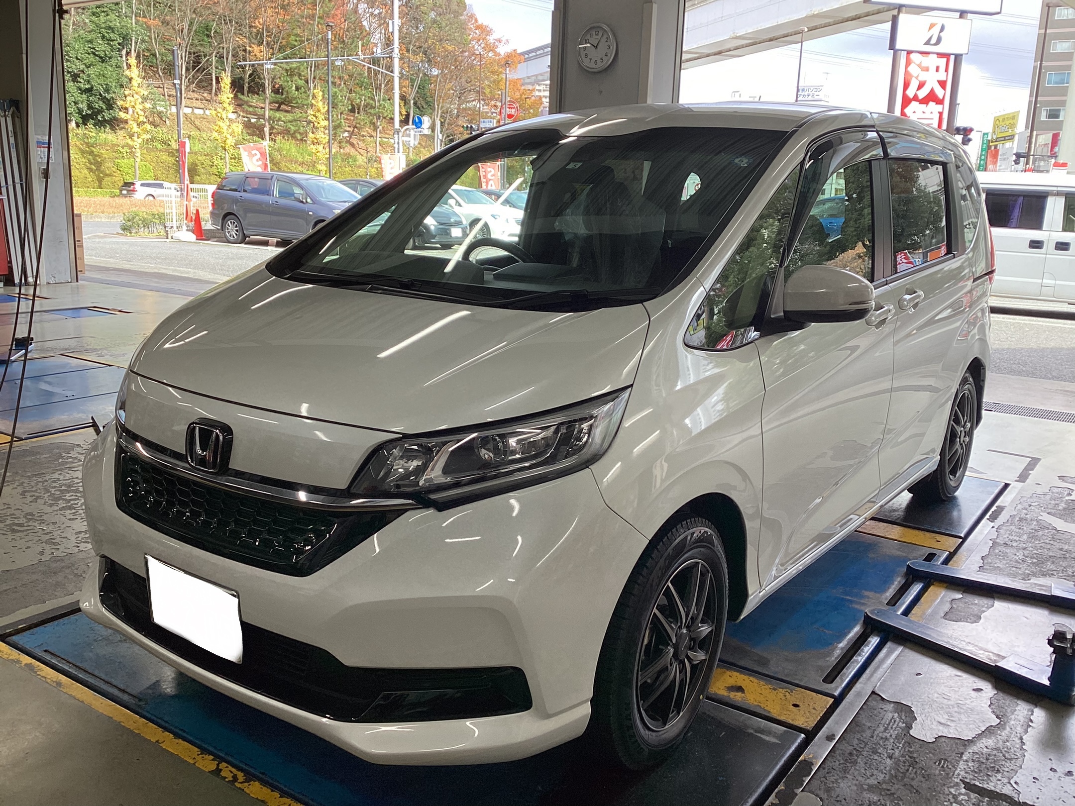 HONDA】フリード＋ タイヤホイール新品交換実施！ | 店舗お