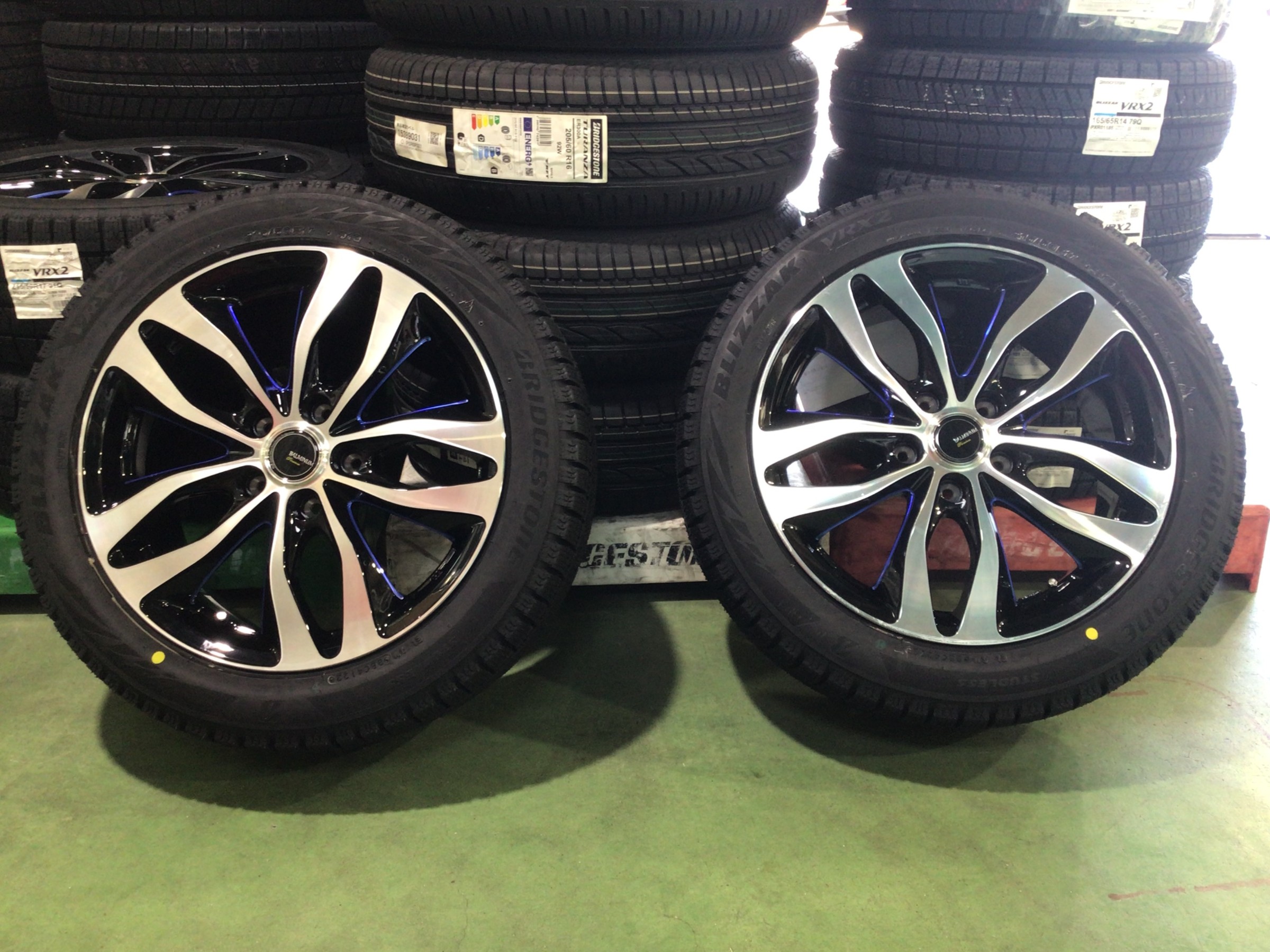 スバル レヴォーグ スタッドレスタイヤホイールセット取付作業 | 店舗