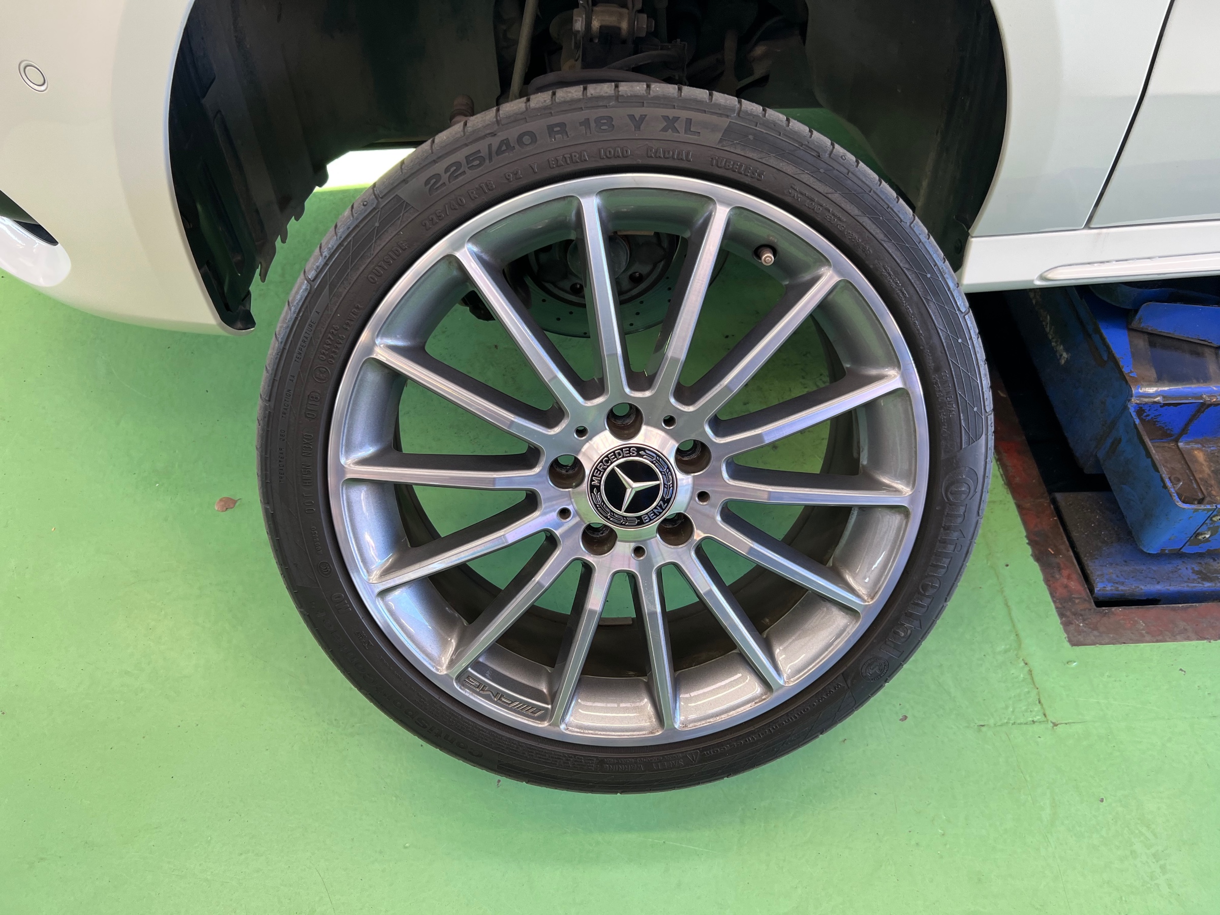 タイヤ交換対象】メルセデスベンツ W205 Cクラス用 スタッドレス