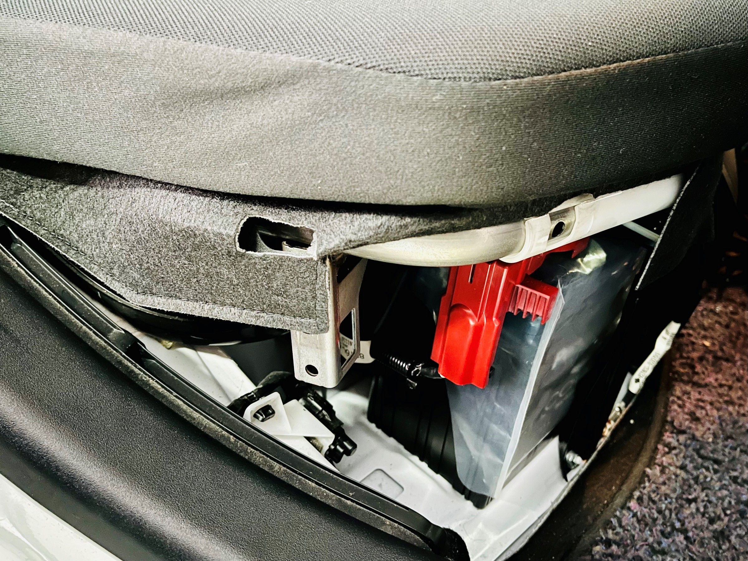 トヨタ アクア / HV補機（サブ）バッテリー交換 | 店舗おススメ情報