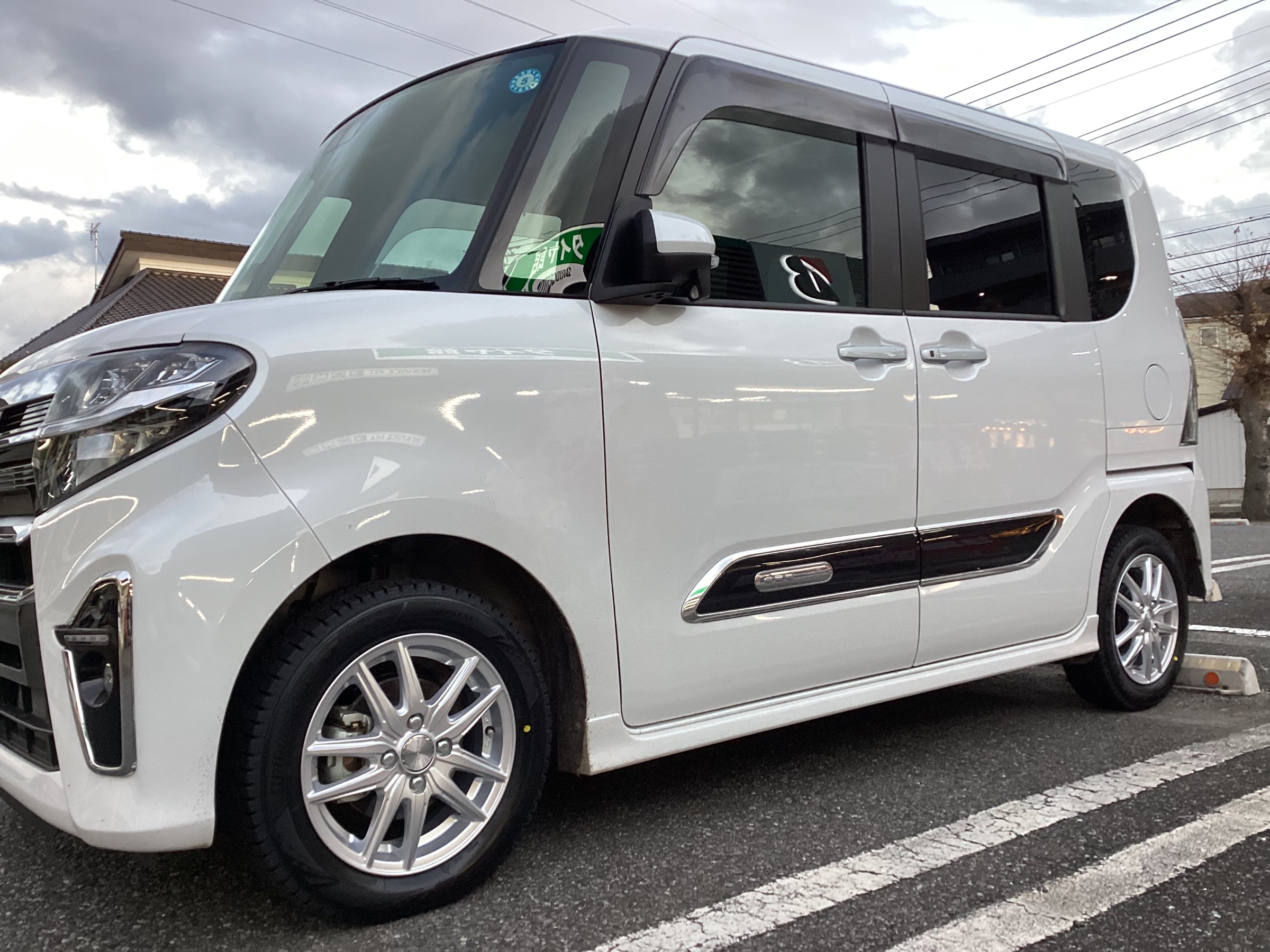 ダイハツ タント スタッドレスタイヤブリザックVRX3 エコフォルムSE-20 