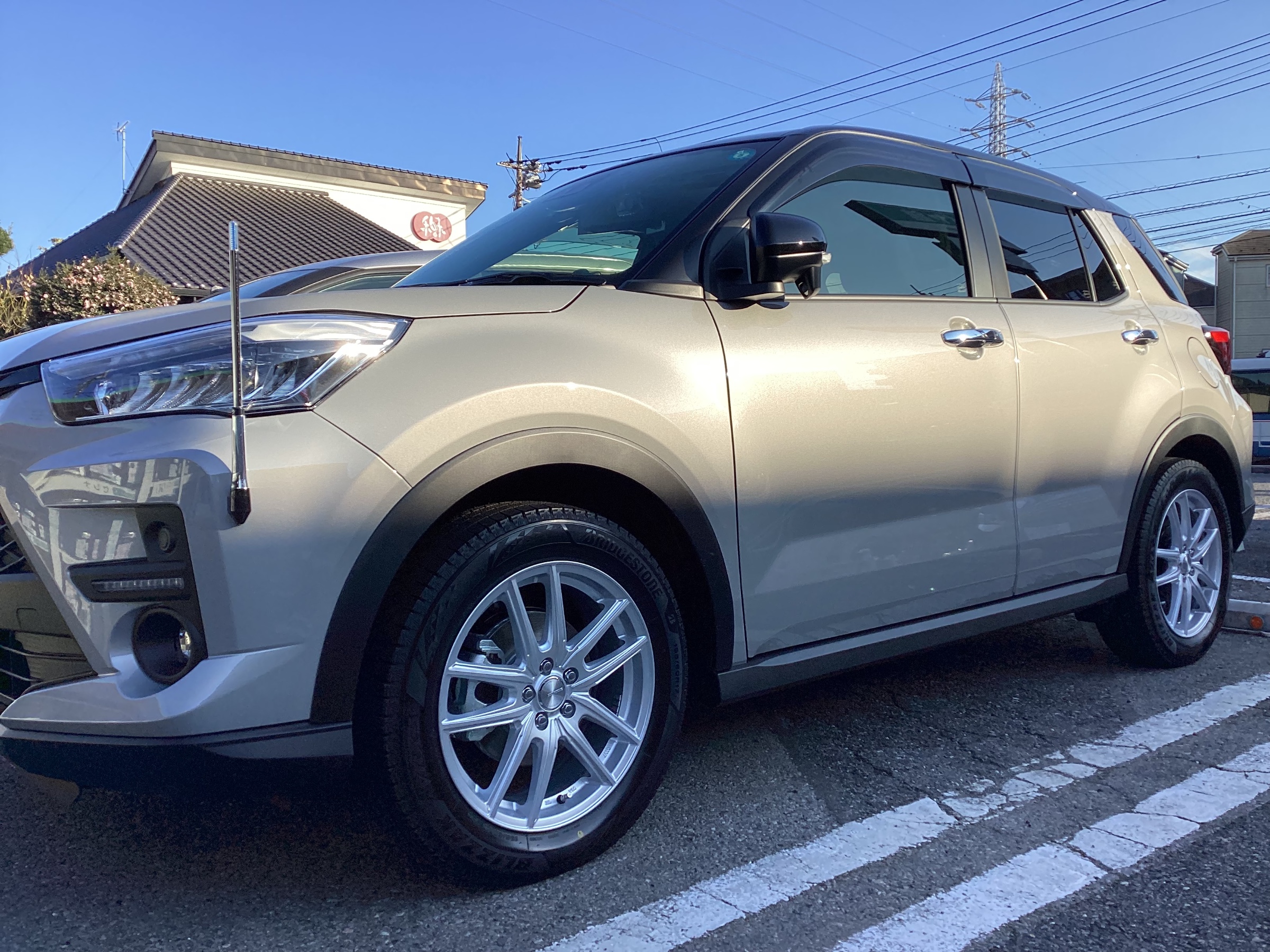 トヨタ ライズHV スタッドレスタイヤブリザックVRX3 エコフォルムSE-20