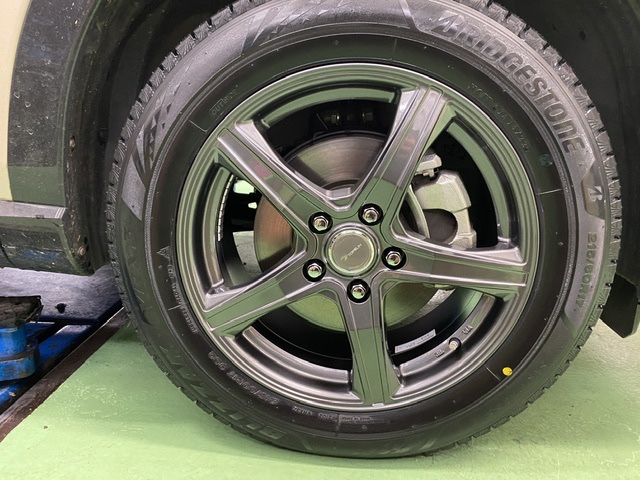 ホンダ RV5 ヴェゼル】スタッドレスタイヤホイール取付のご紹介