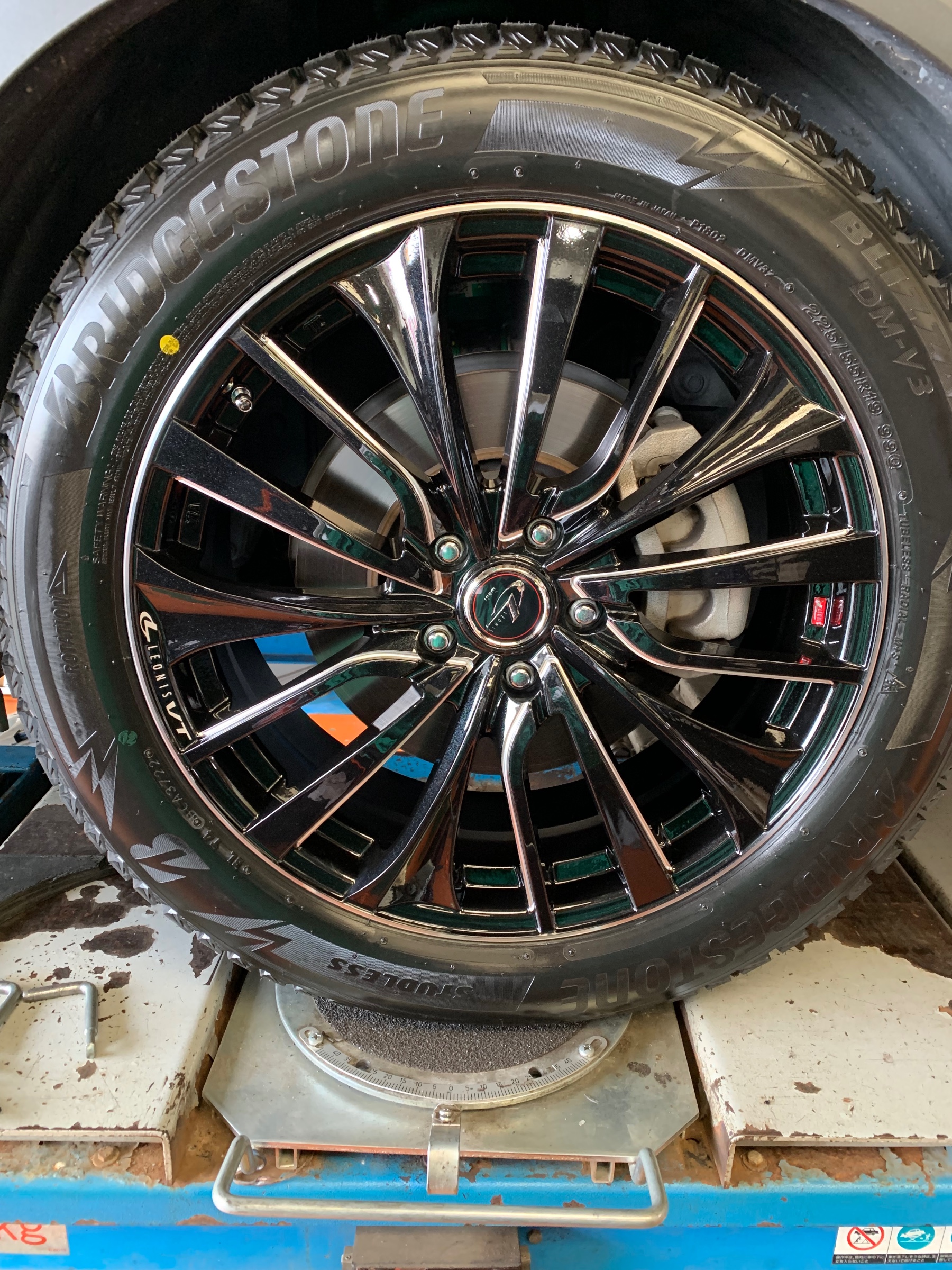 マツダ CX-8 スタッドレスタイヤ交換 アルミホイール交換 レオニスVT 