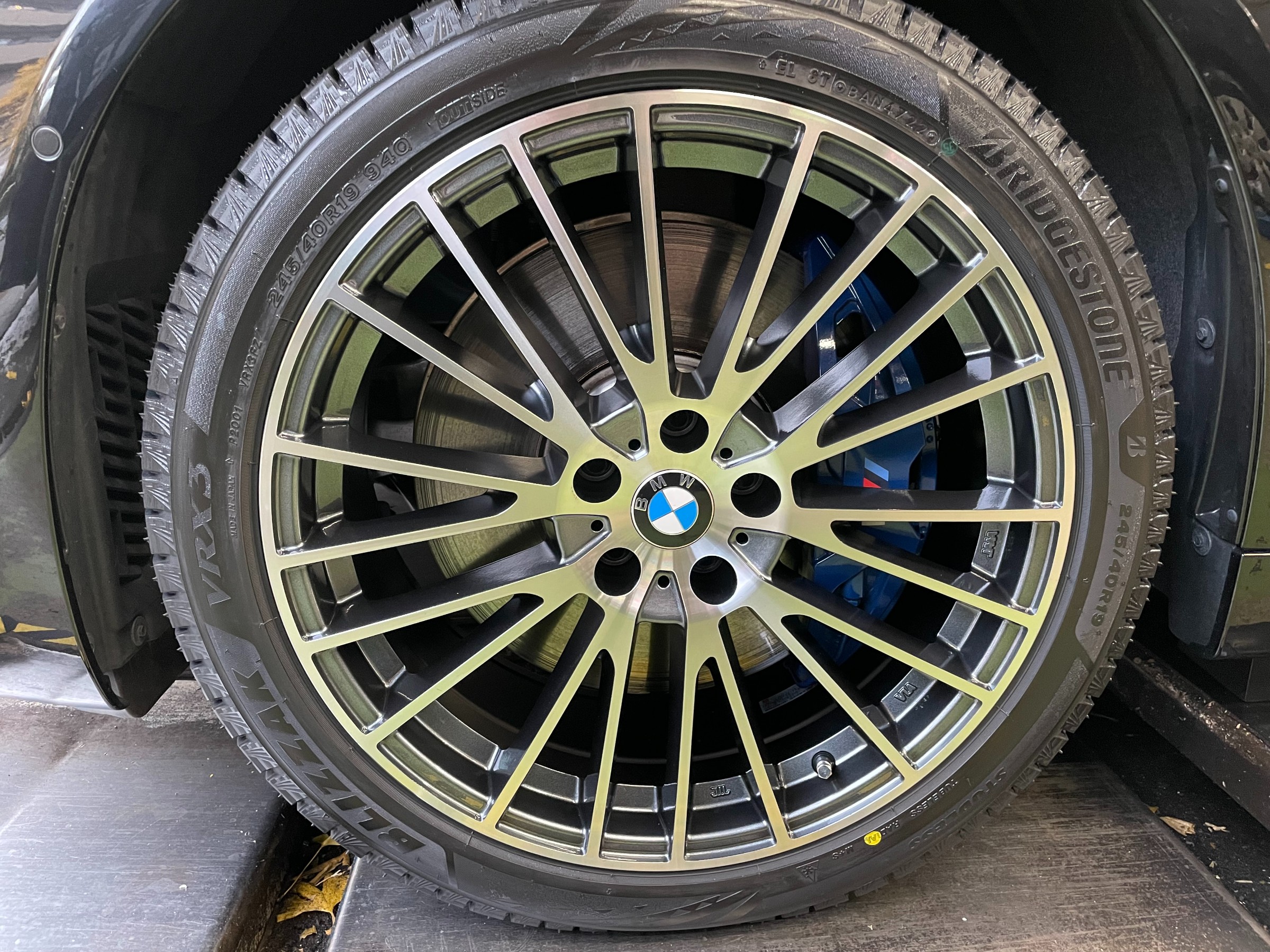 BMW 5 シリーズ(G31) スタッドレスタイヤセット取付 | BMW 5シリーズ