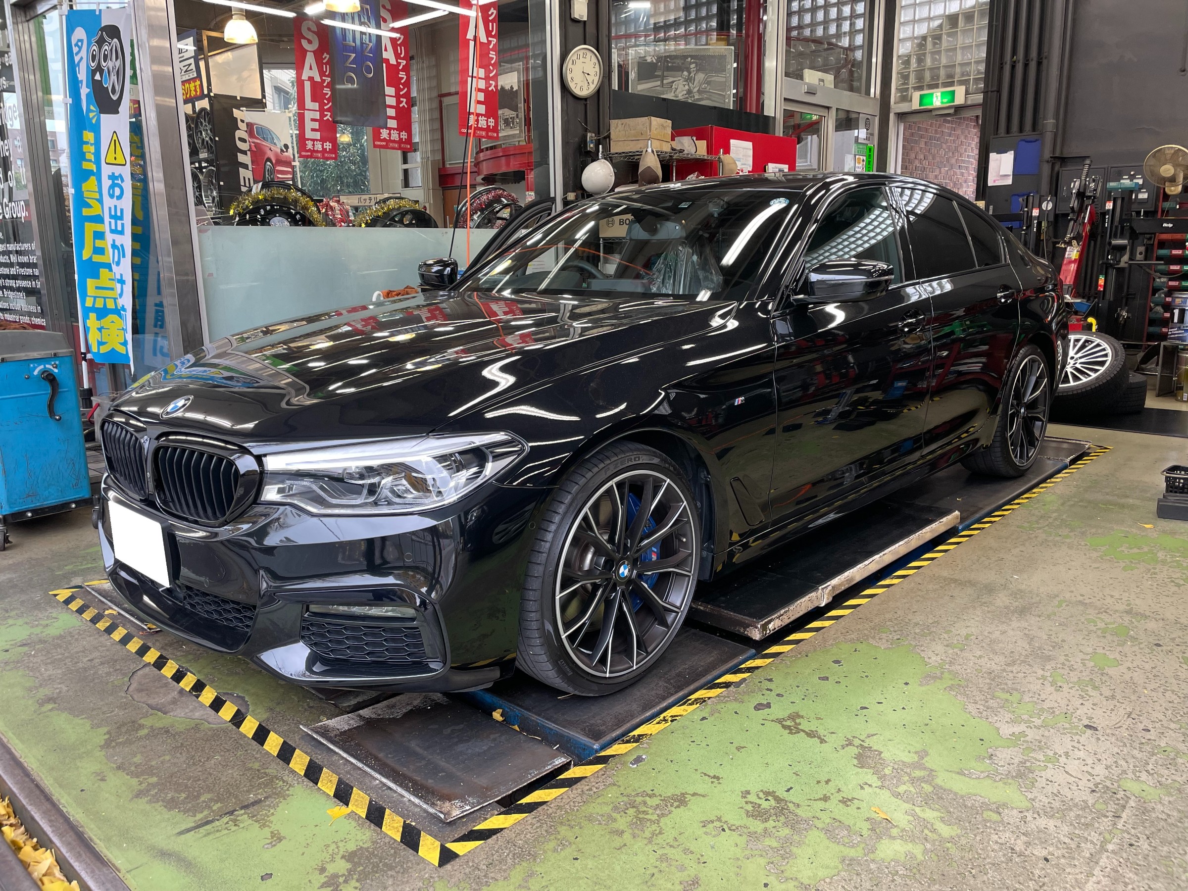 BMW 5 シリーズ(G31) スタッドレスタイヤセット取付 | 店舗お