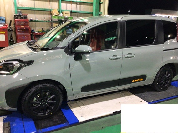 トヨタ 新型シエンタ スタッドレスタイヤホイールセット装着させ