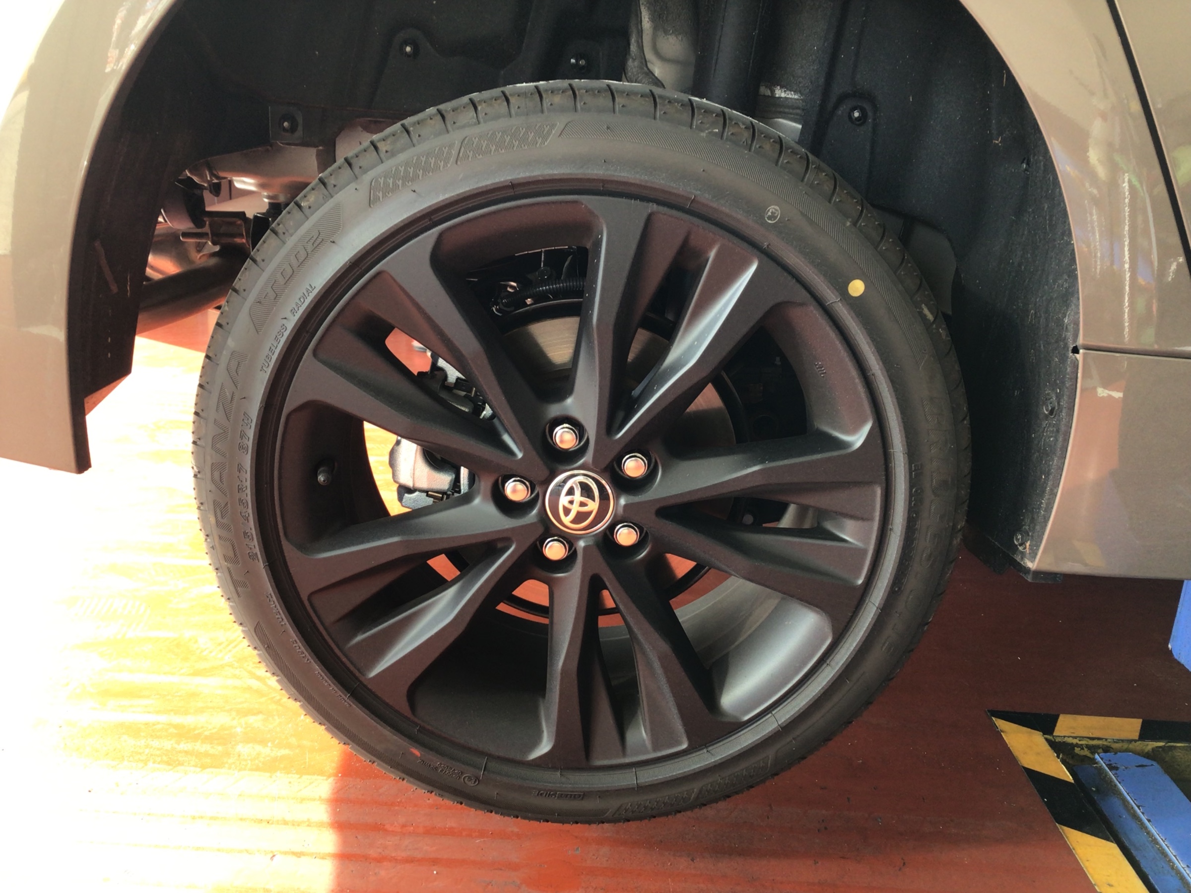 トヨタカローラツーリング17インチ純正ホイールスタットレスタイヤ付 良好品】トヨタ カローラツーリング W×B 純正 17in 7.5J +50