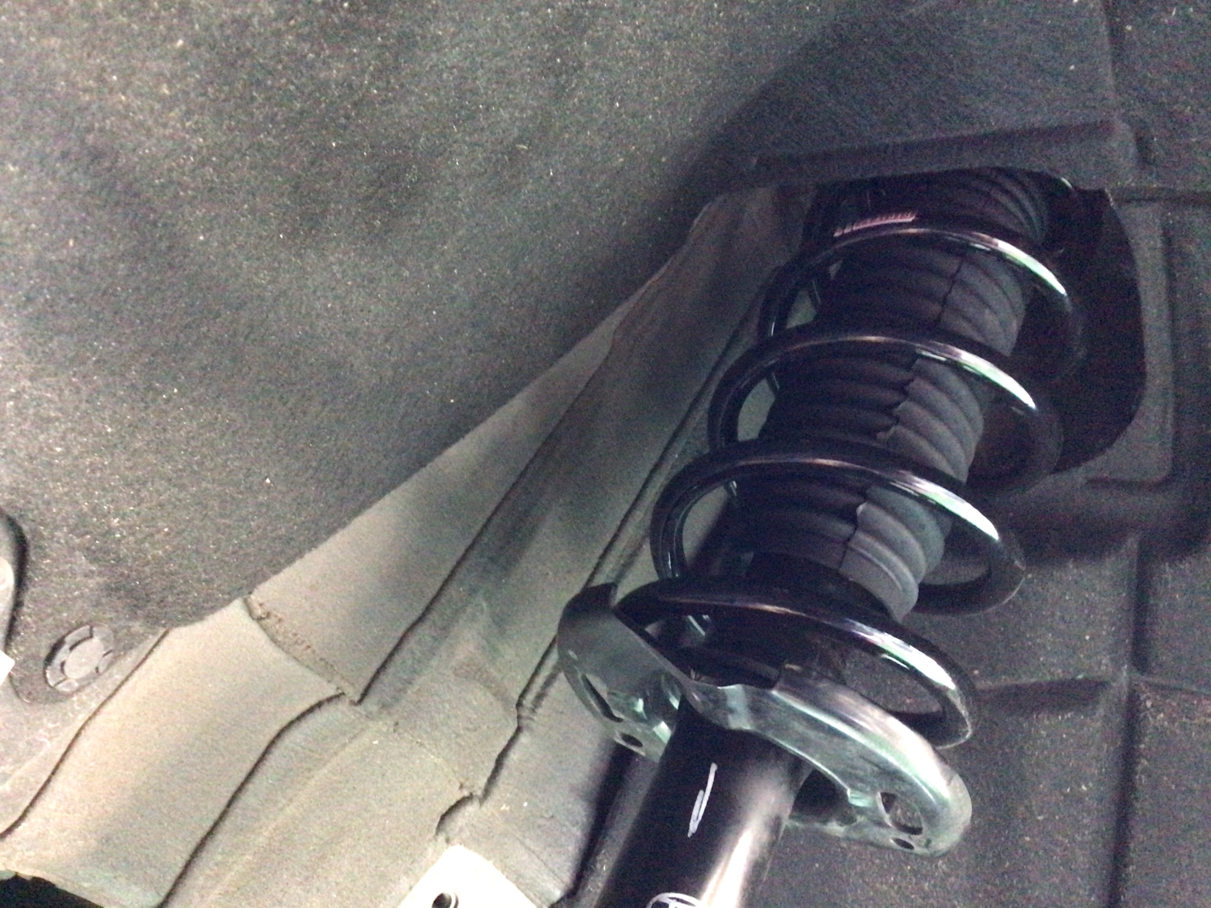 足廻り交換作業（RSR Ti2000）日産・フーガ | 店舗おススメ情報