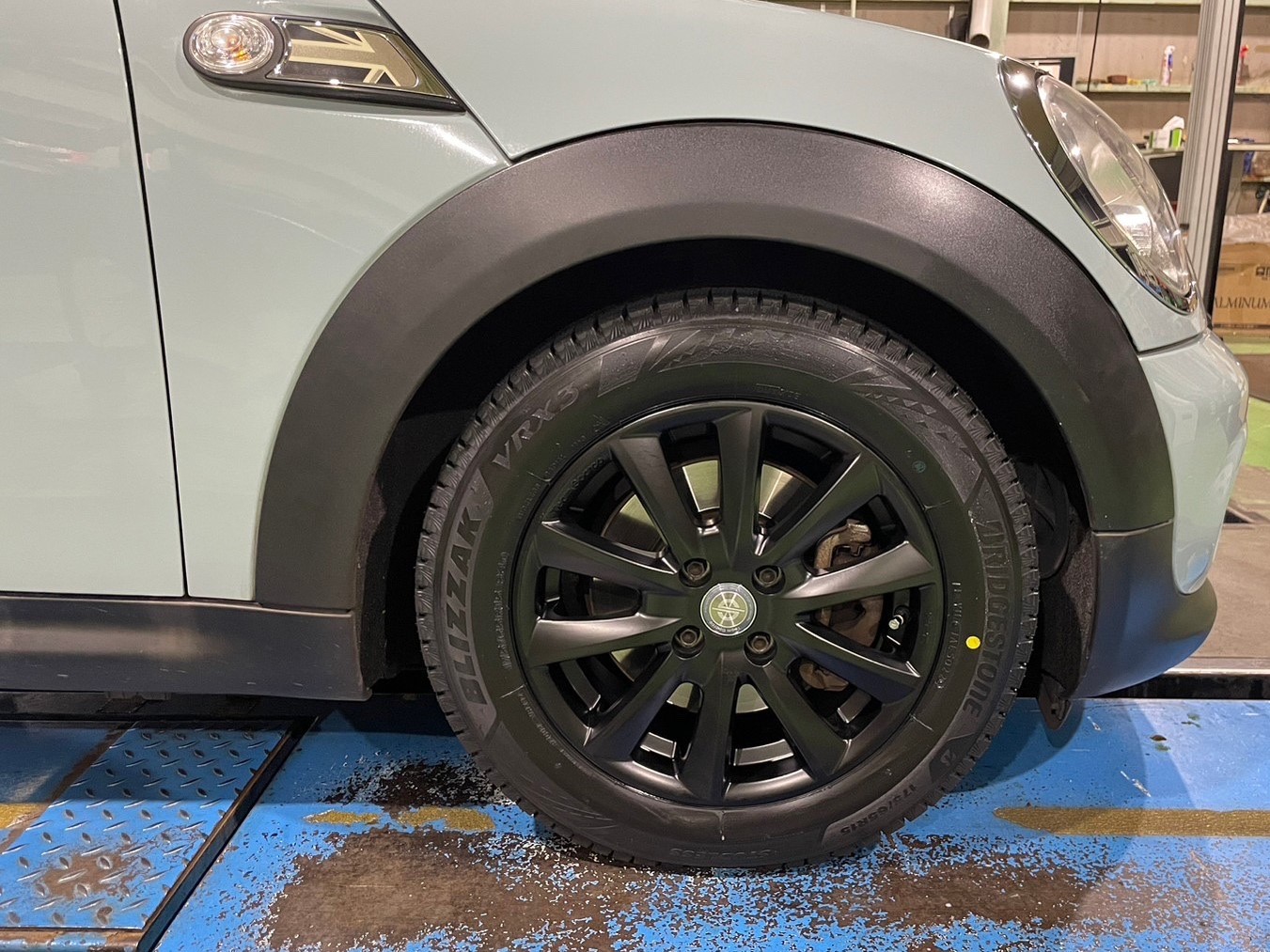 ミニ(R56)】スタッドレスタイヤ取付 | 店舗おススメ情報