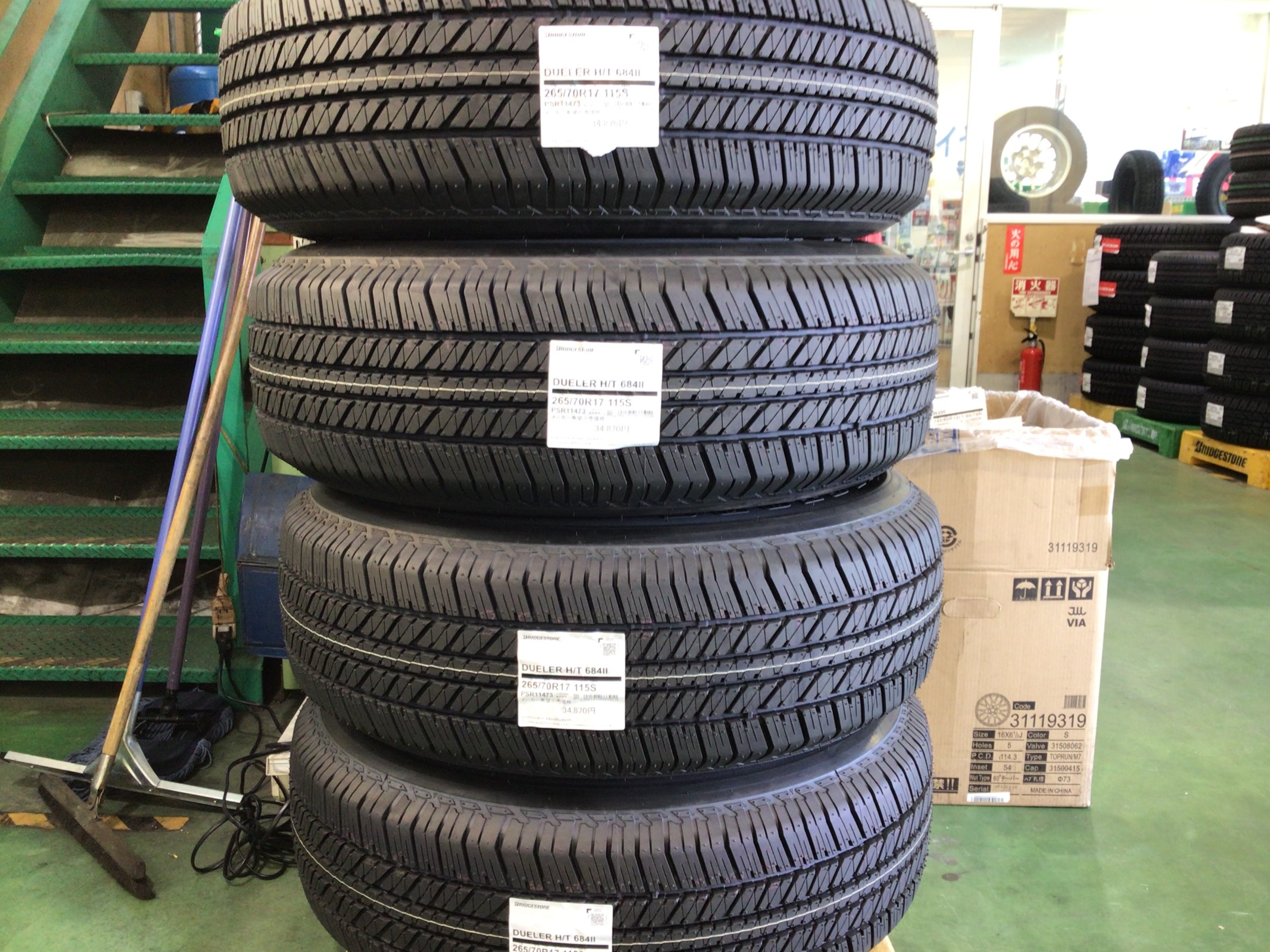 海外輸入】 ブリヂストンタイヤ DUELER H T 265 70R17 FJクルーザー等