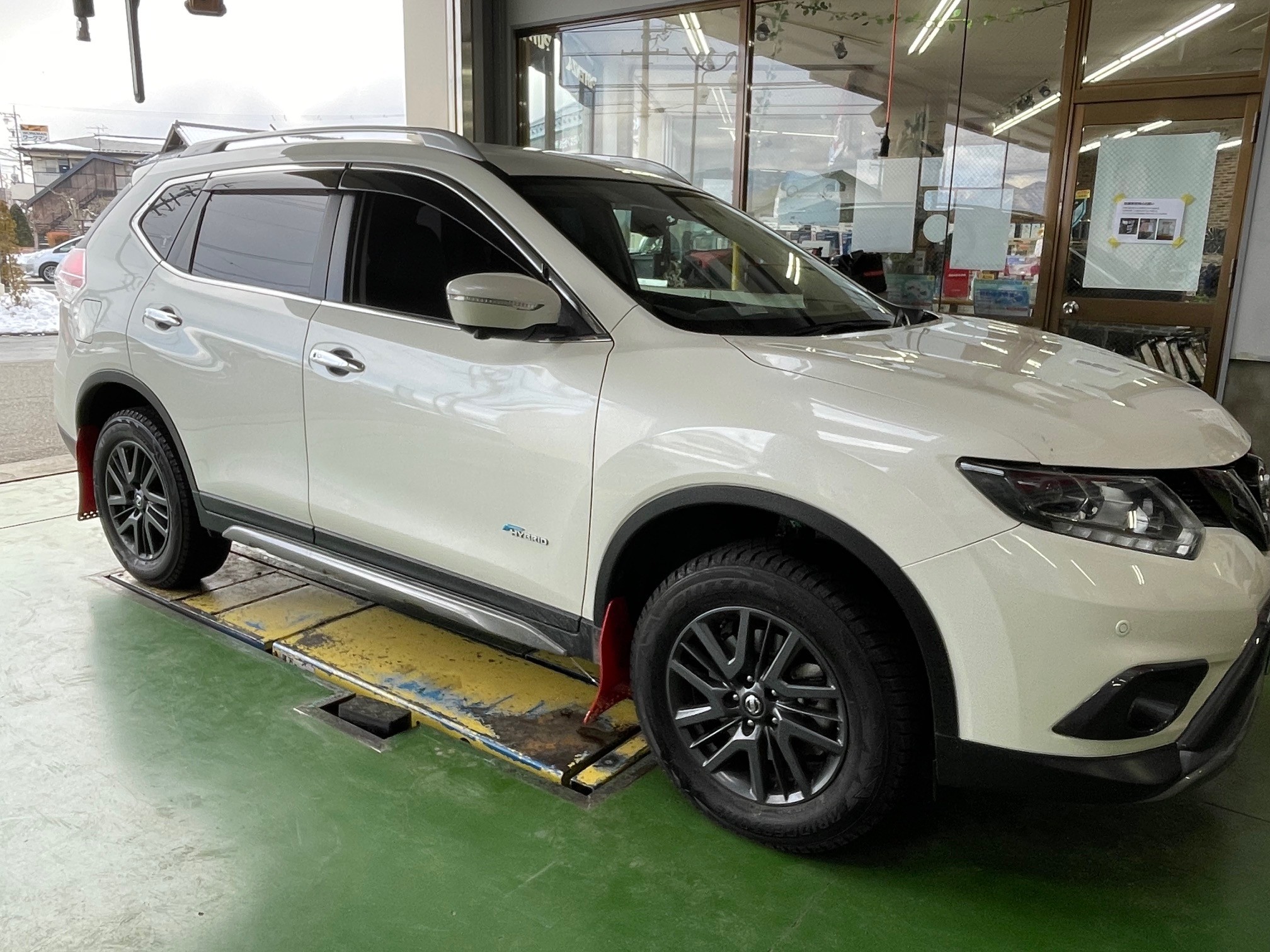 エクストレイル × JAOS マッドガード | 店舗おススメ情報 | タイヤ館