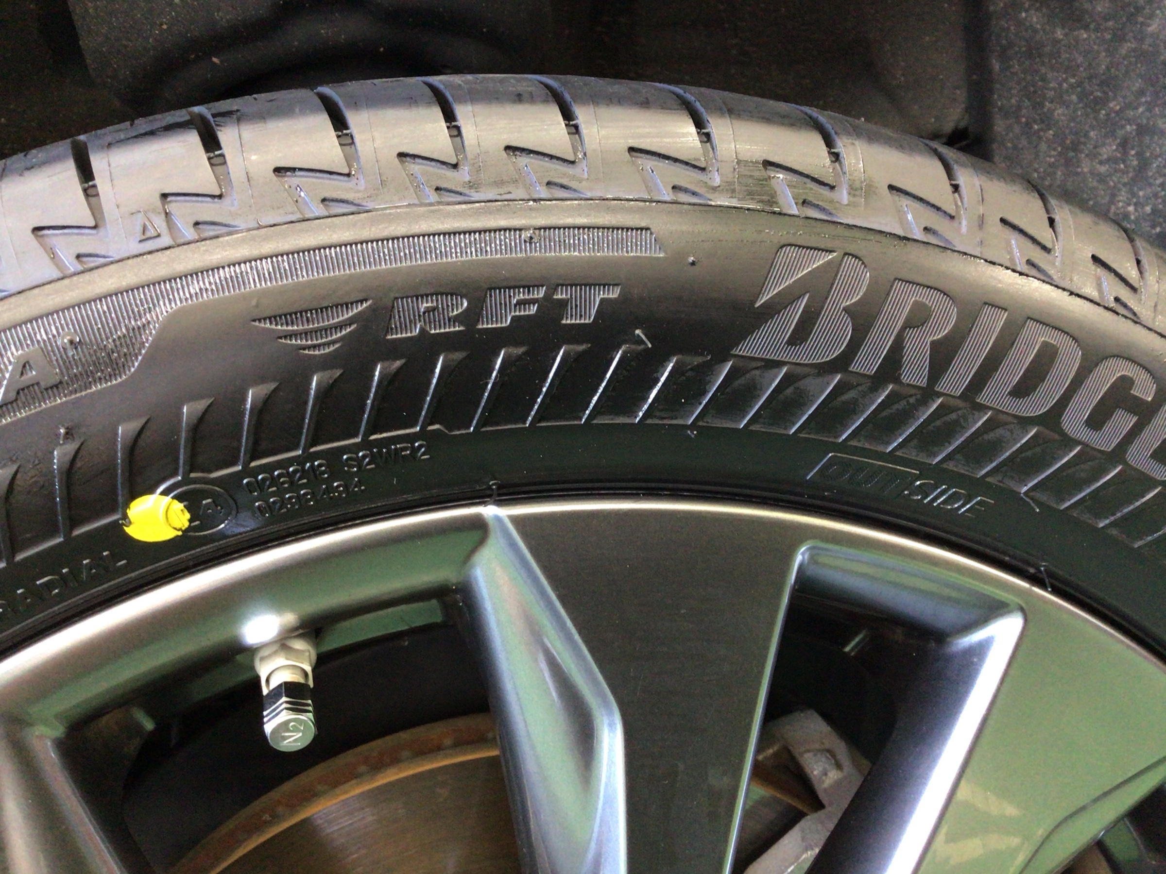 □□レクサスUX装着USEDランフラット225/50R18☆4本セット□□ - タイヤ