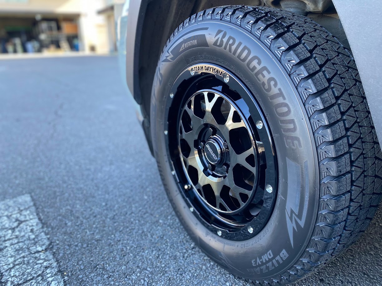 RAV4 を デイトナ M9 で アーバンオフ仕様へ♪ BFグッドリッチ