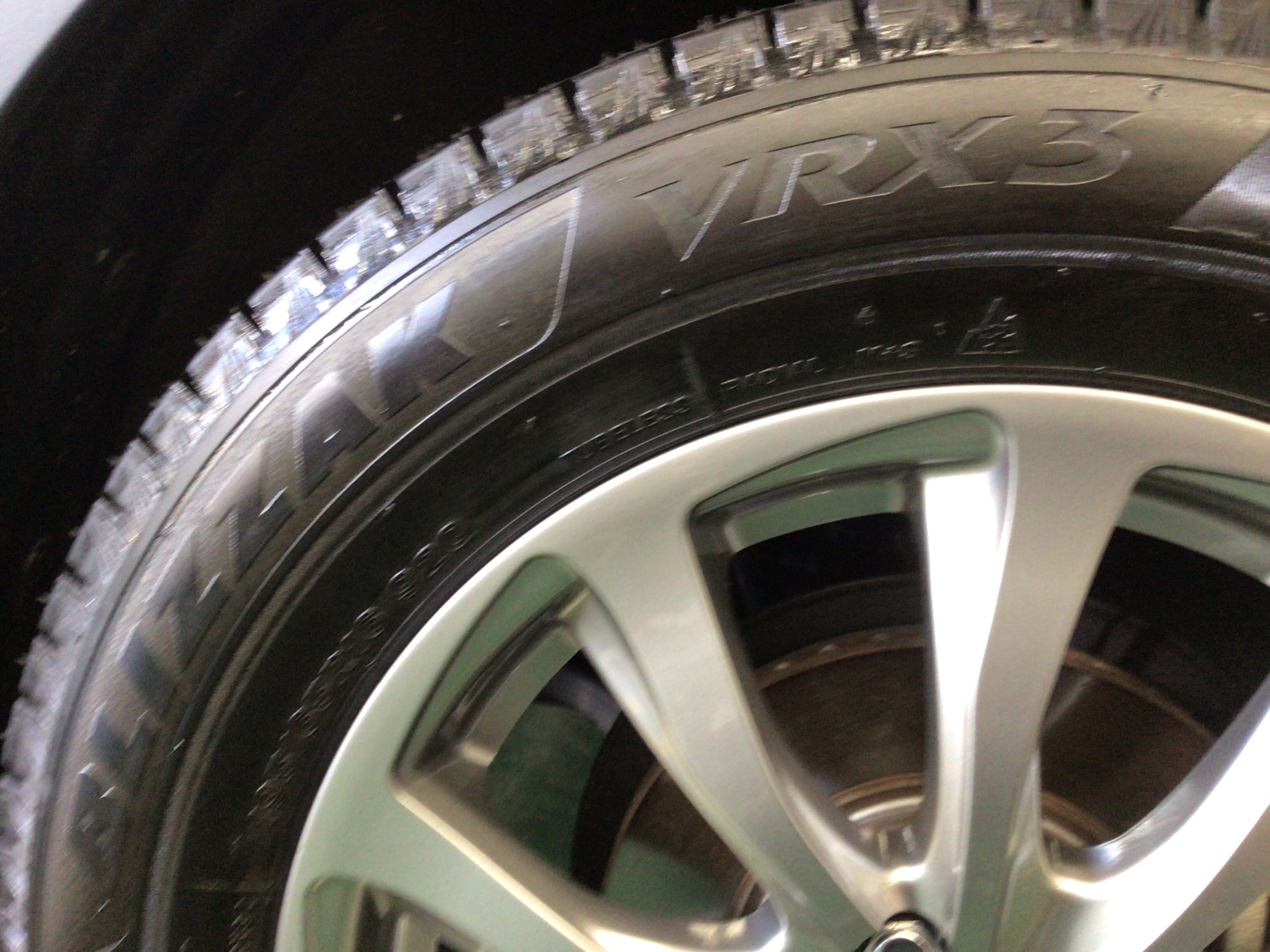 スタッドレスタイヤホイールセット交換作業(ブリヂストン スタッドレスタイヤホイールセット交換作業(ブリヂストン
