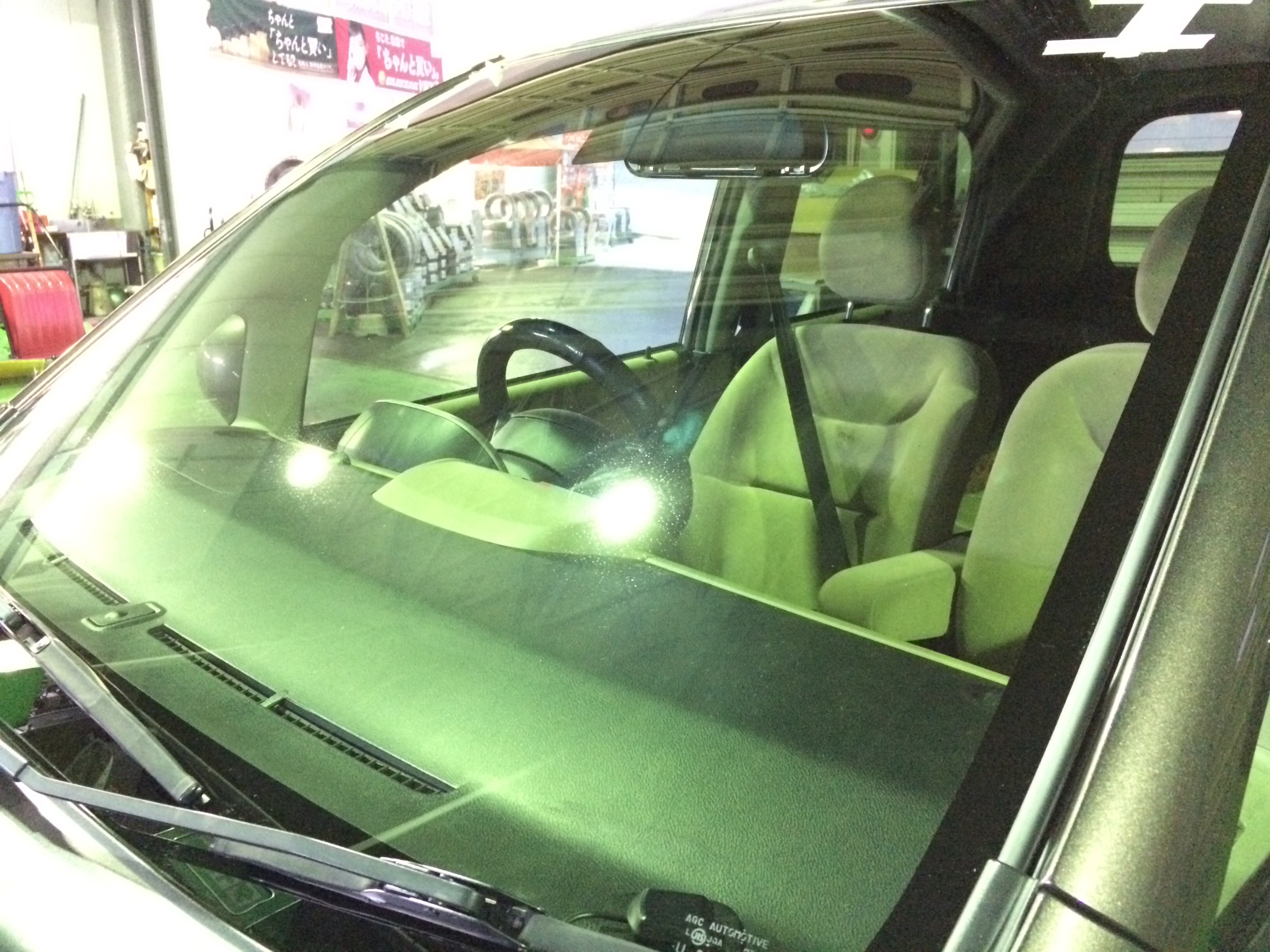 飛び石 ヒビ 亀裂によるガラス交換も承っております スタッフ日記 タイヤ館 手稲 タイヤからはじまる トータルカーメンテナンス タイヤ館グループ