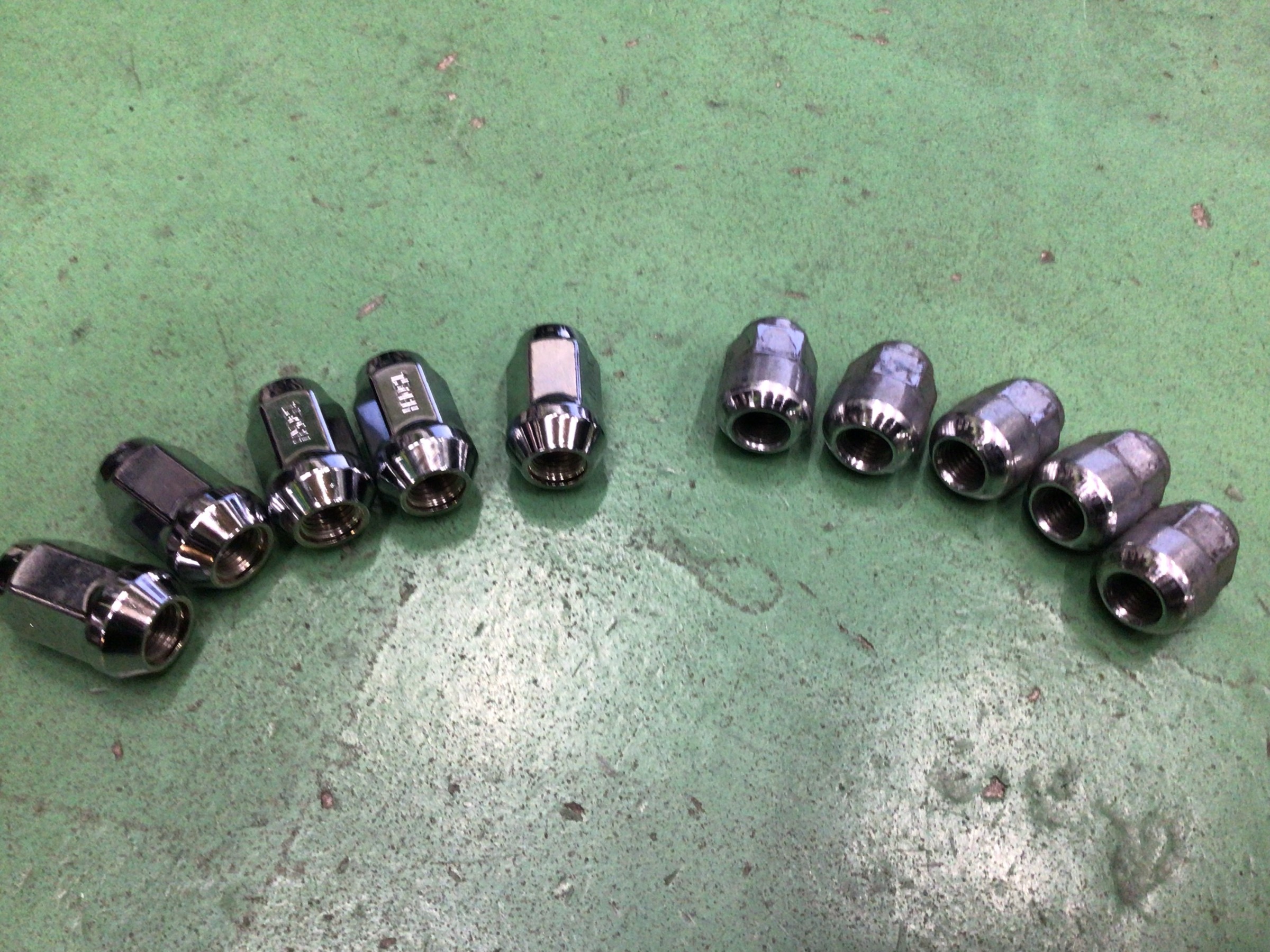 ホンダ ヴェゼルRS スタッドレスタイヤホイールセット取り付け | 店舗