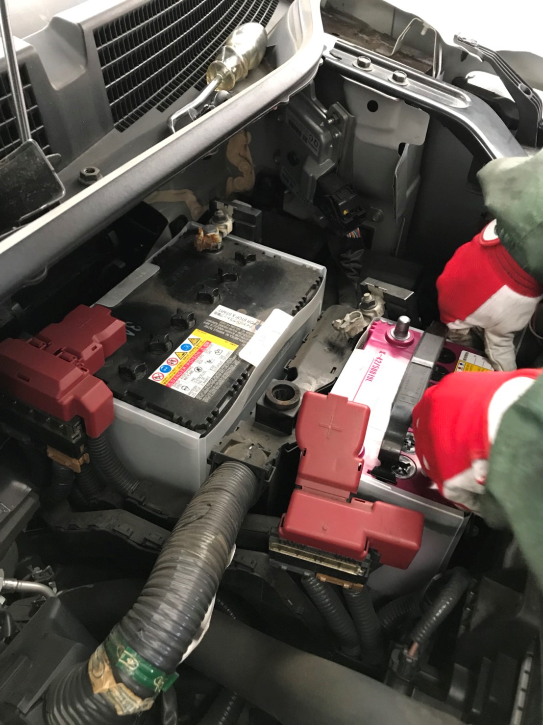 C26 S ハイブリッド バッテリー交換 リセットは必要 日産 セレナ その他 その他 関東運輸局長認証工場 自動車整備 点検 修理 ができます エンジン不良 オイル漏れ ラジエーター オルタネーター ベルト ブレーキ周り ブッシュ その他各種部品交換が可能です