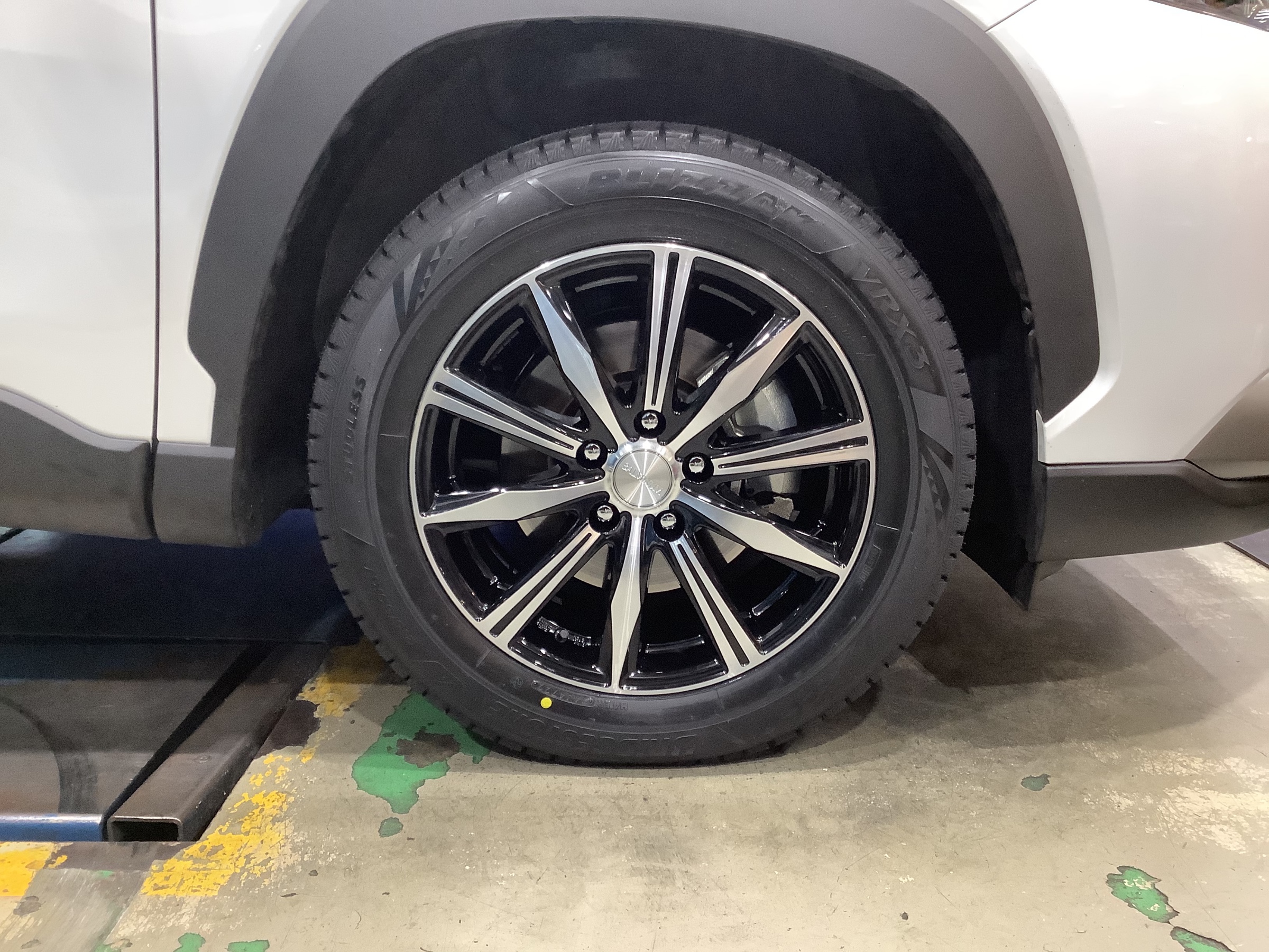 トヨタ カローラクロス スタッドレスセット取付 | 店舗おススメ情報